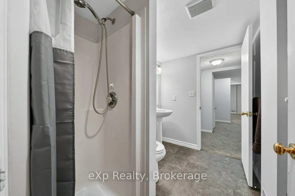 Photo 33 of Unit 44, 35 Roehampton Crescent, Guelph, Pineridge/Westminster Woods — HOMEH