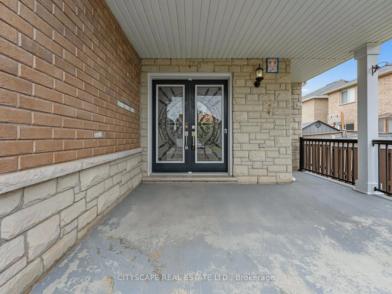 Photo 3 of 24 Roundstone Drive, Brampton, Credit Valley — HOMEH