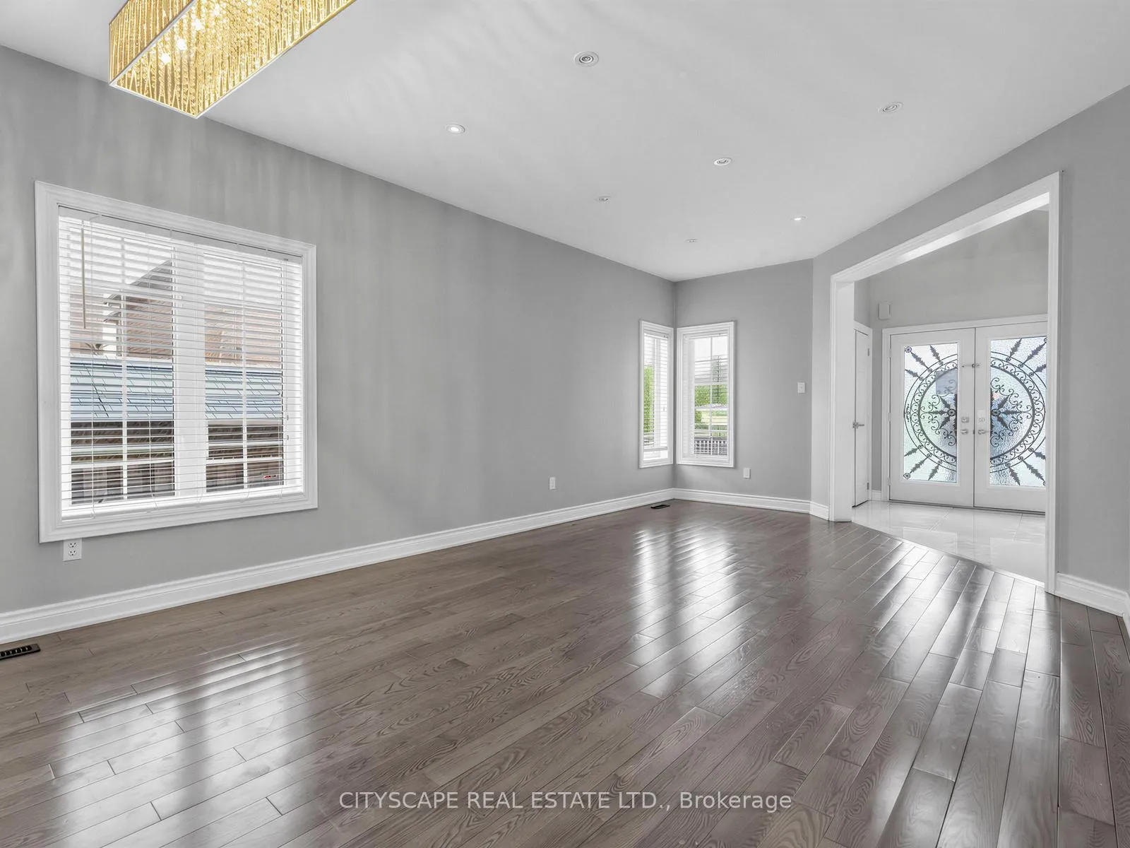 Photo 6 of 24 Roundstone Drive, Brampton, Credit Valley — HOMEH
