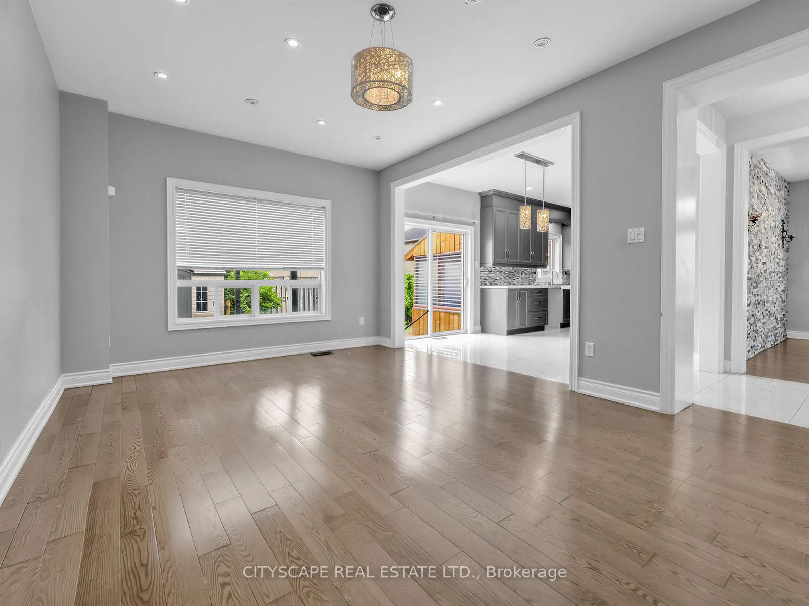 Photo 7 of 24 Roundstone Drive, Brampton, Credit Valley — HOMEH