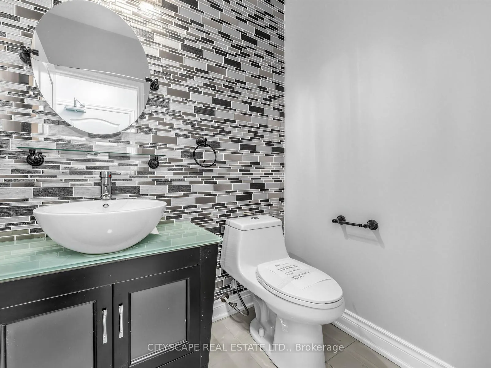 Photo 11 of 24 Roundstone Drive, Brampton, Credit Valley — HOMEH