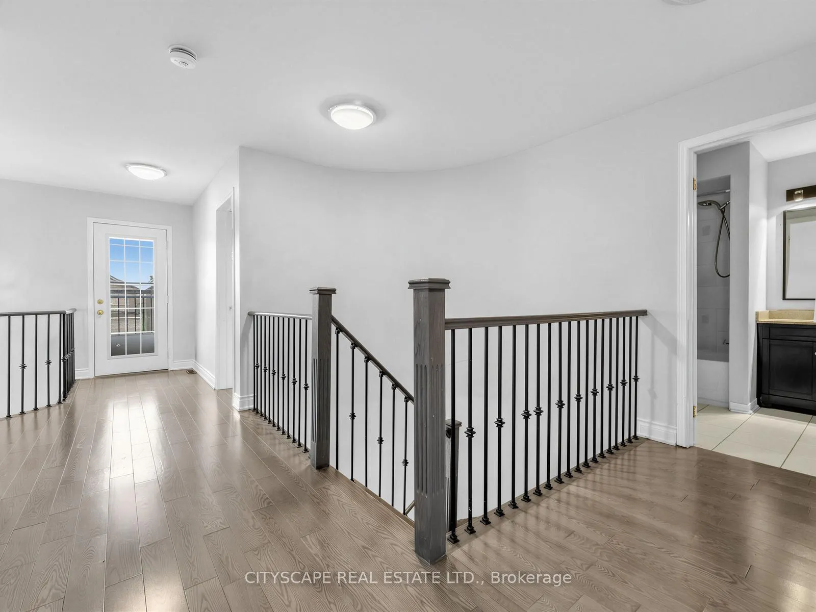 Photo 13 of 24 Roundstone Drive, Brampton, Credit Valley — HOMEH
