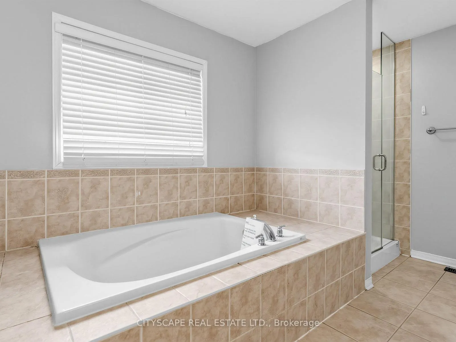Photo 18 of 24 Roundstone Drive, Brampton, Credit Valley — HOMEH