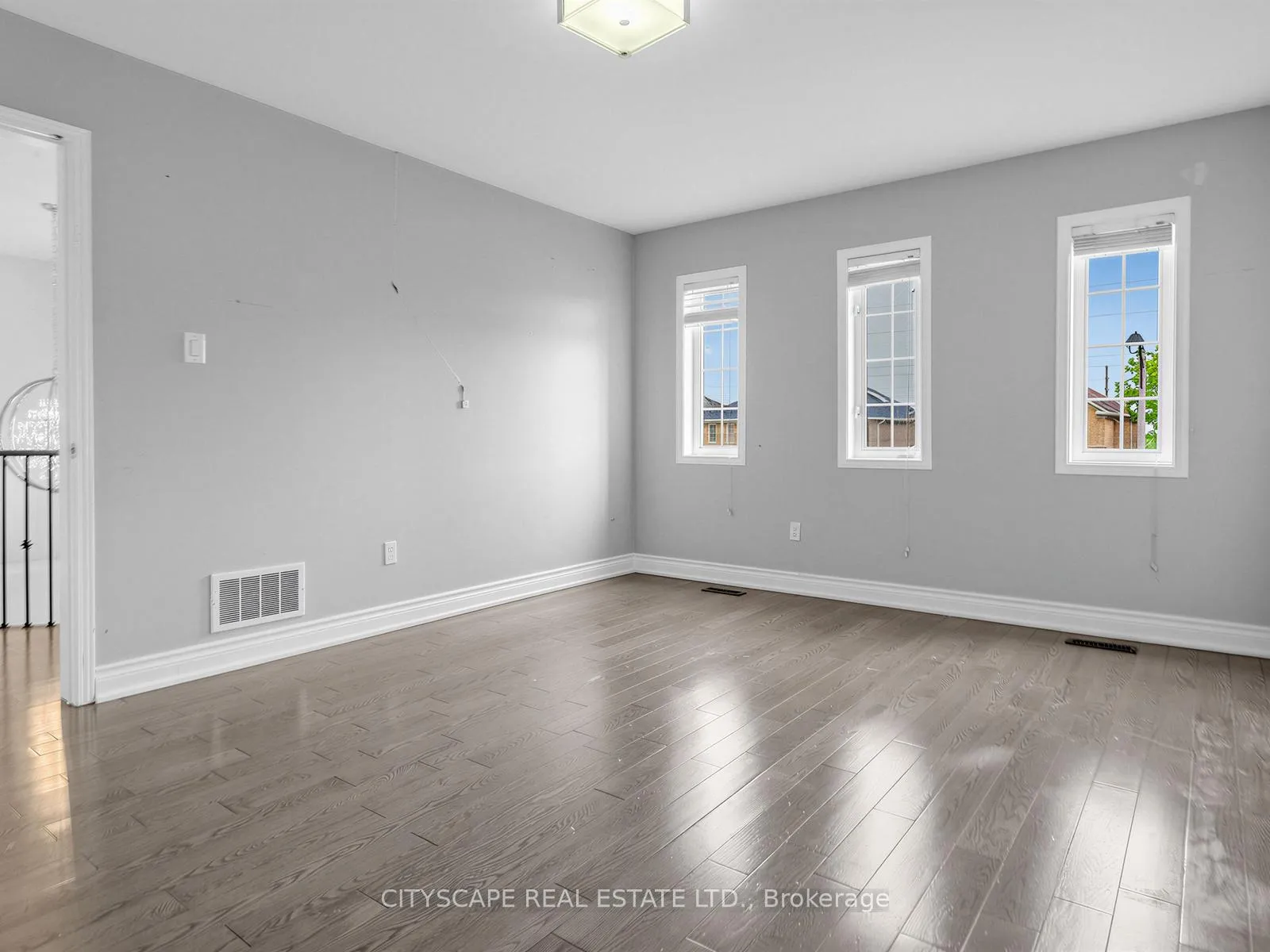 Photo 20 of 24 Roundstone Drive, Brampton, Credit Valley — HOMEH