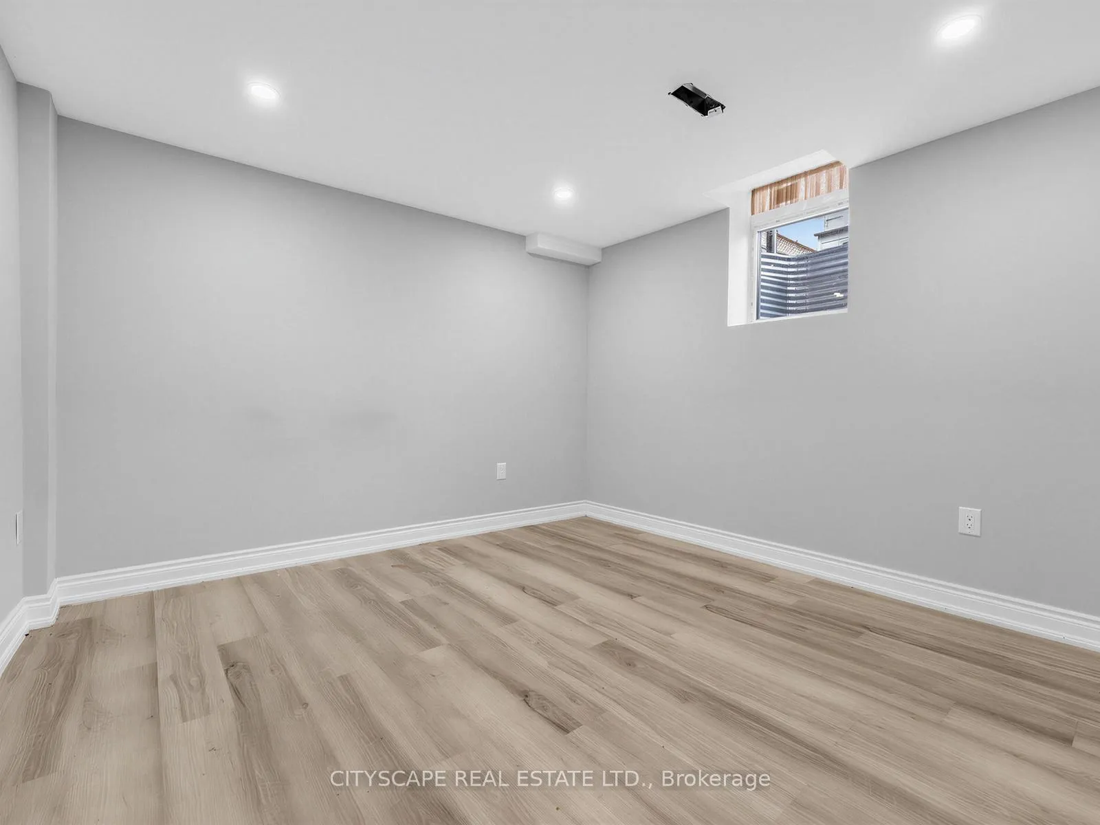 Photo 26 of 24 Roundstone Drive, Brampton, Credit Valley — HOMEH