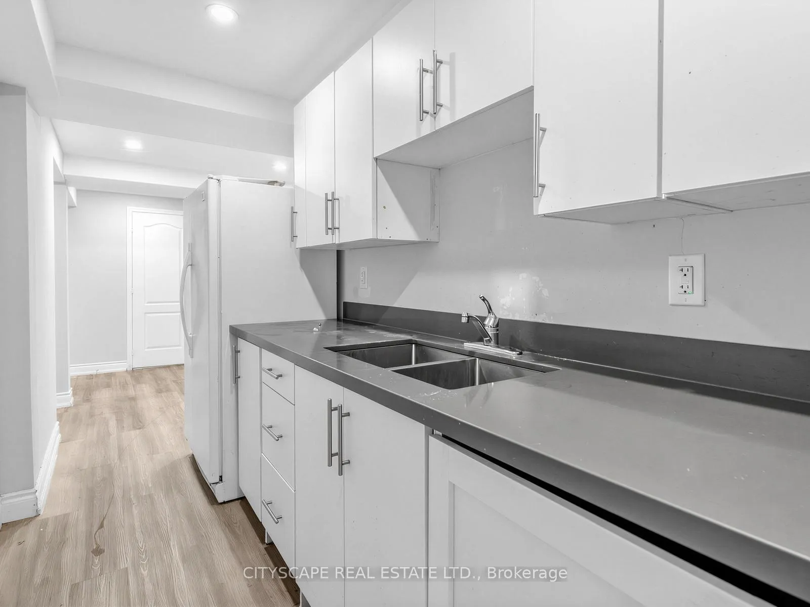 Photo 27 of 24 Roundstone Drive, Brampton, Credit Valley — HOMEH