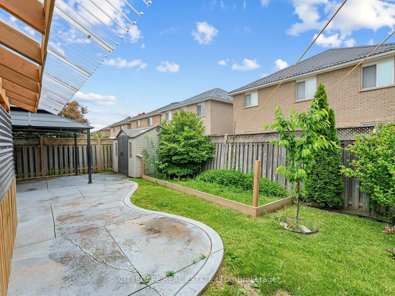 Photo 33 of 24 Roundstone Drive, Brampton, Credit Valley — HOMEH