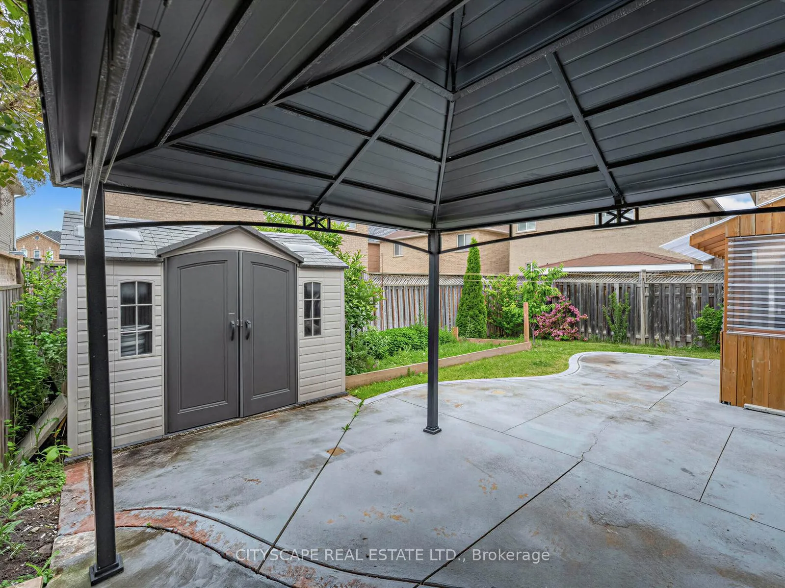 Photo 34 of 24 Roundstone Drive, Brampton, Credit Valley — HOMEH