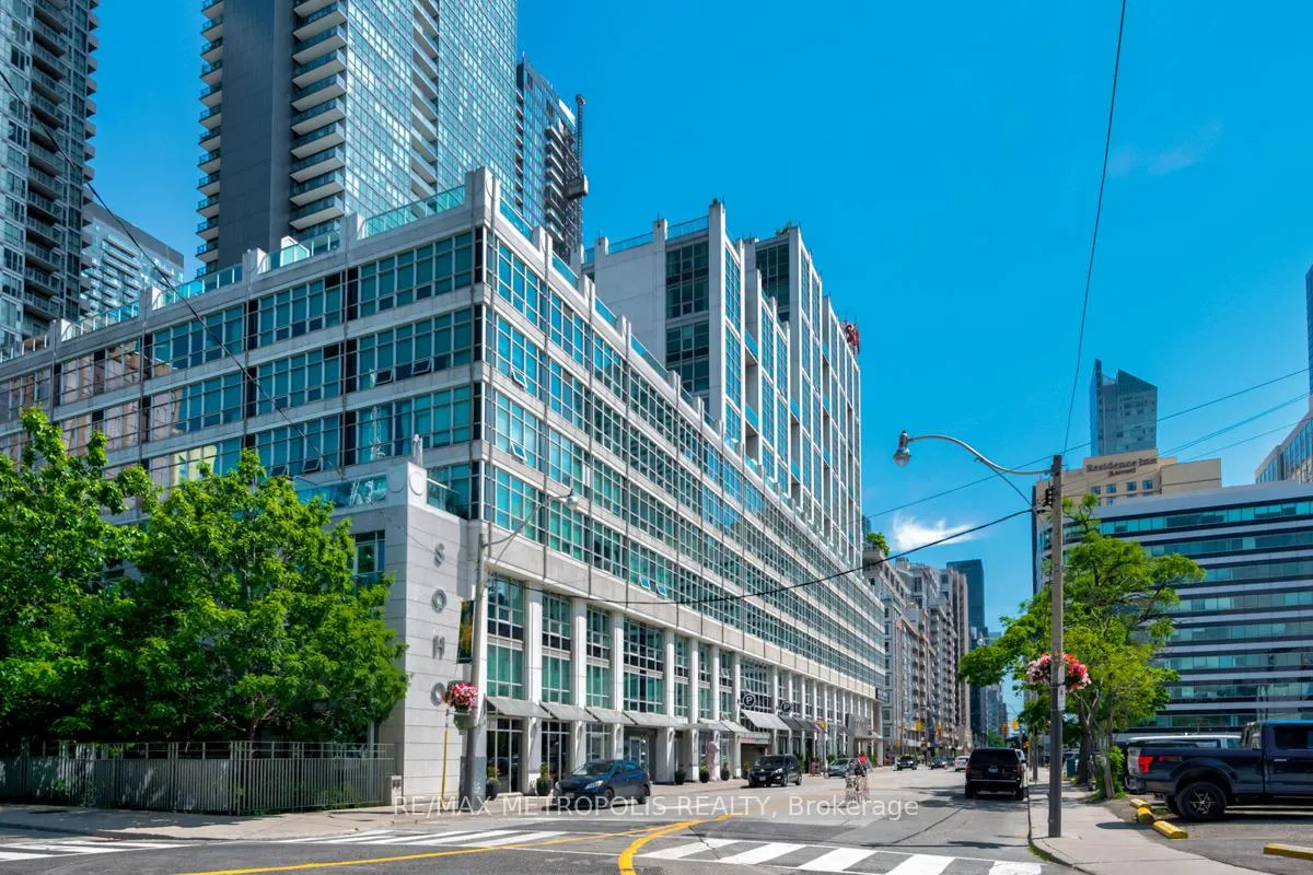 Front of Unit 214, 350 Wellington Street W