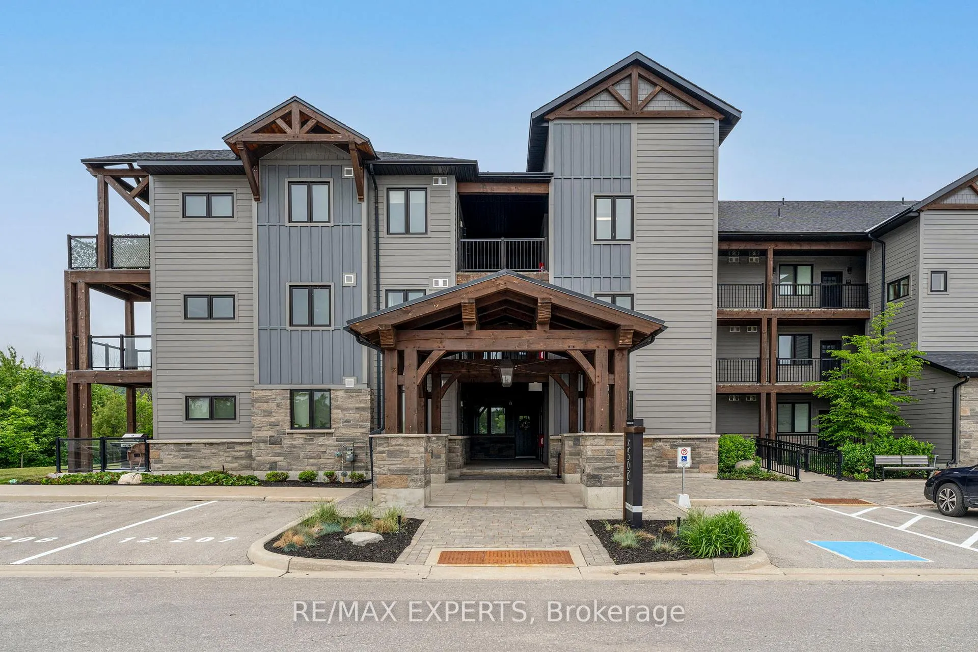 Photo 4 of Unit 201, 12 Beausoleil Lane, Blue Mountains — HOMEH