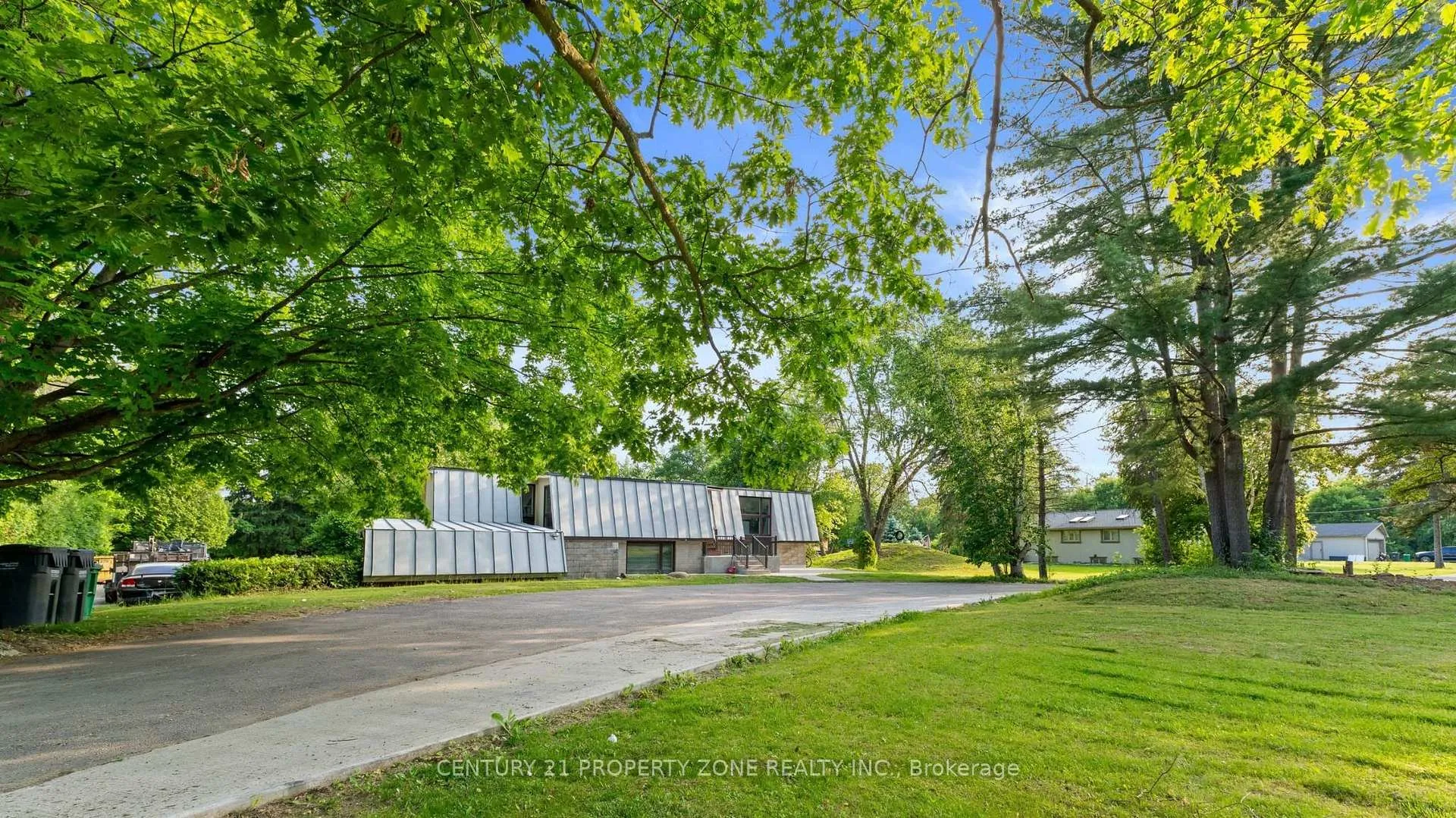 Photo 4 of 8420 Creditview Road, Brampton, Credit Valley — HOMEH