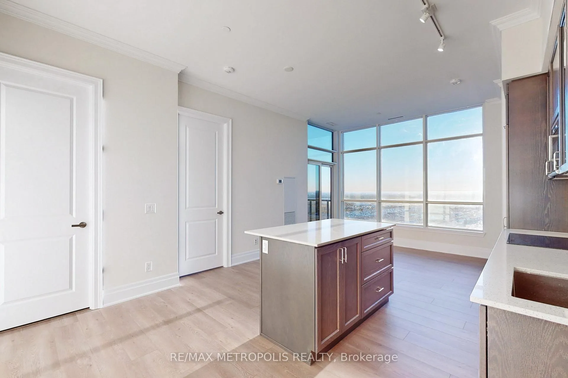 Photo 10 of Unit PH08, 9075 Jane Street, Vaughan, Concord — HOMEH