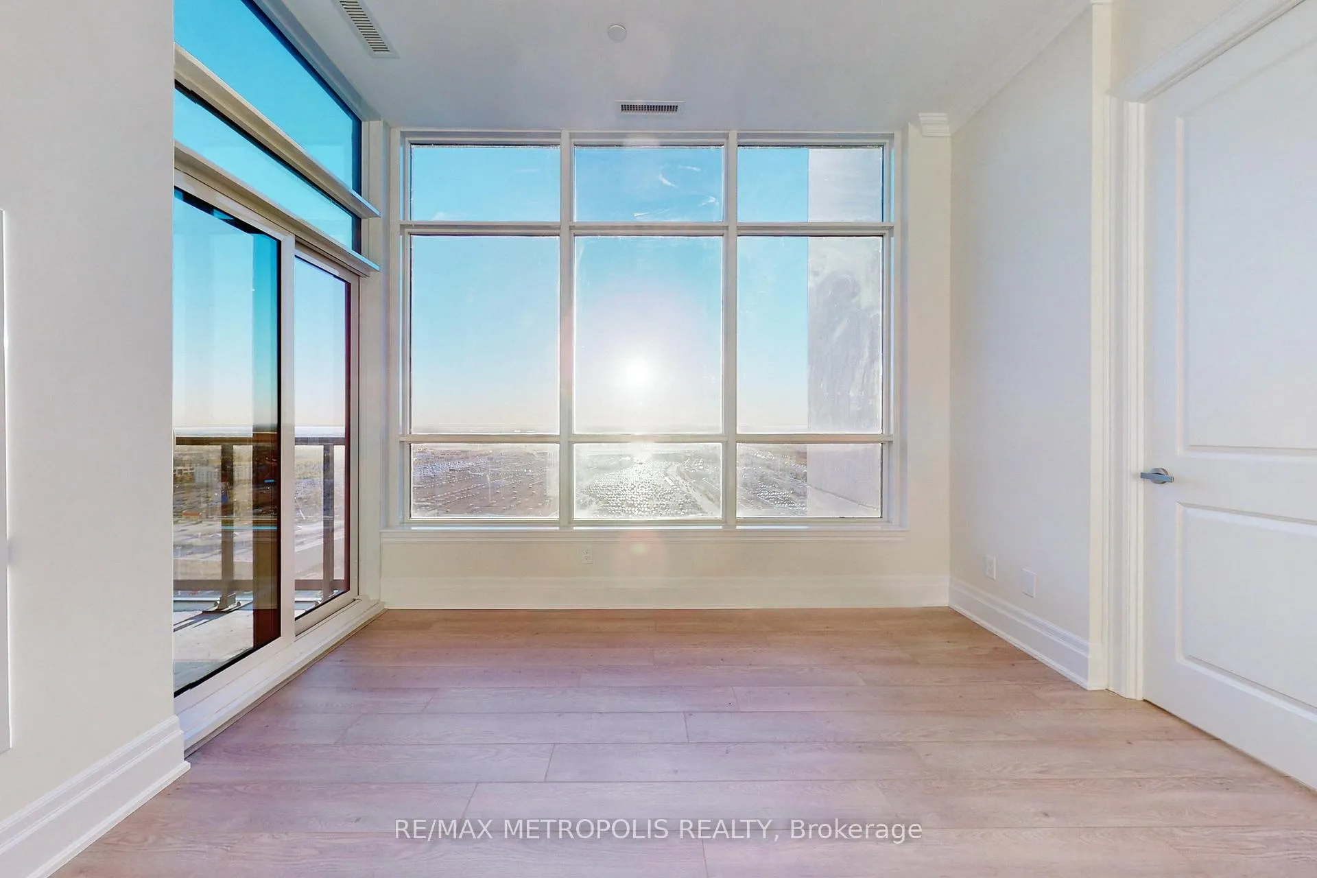 Photo 12 of Unit PH08, 9075 Jane Street, Vaughan, Concord — HOMEH