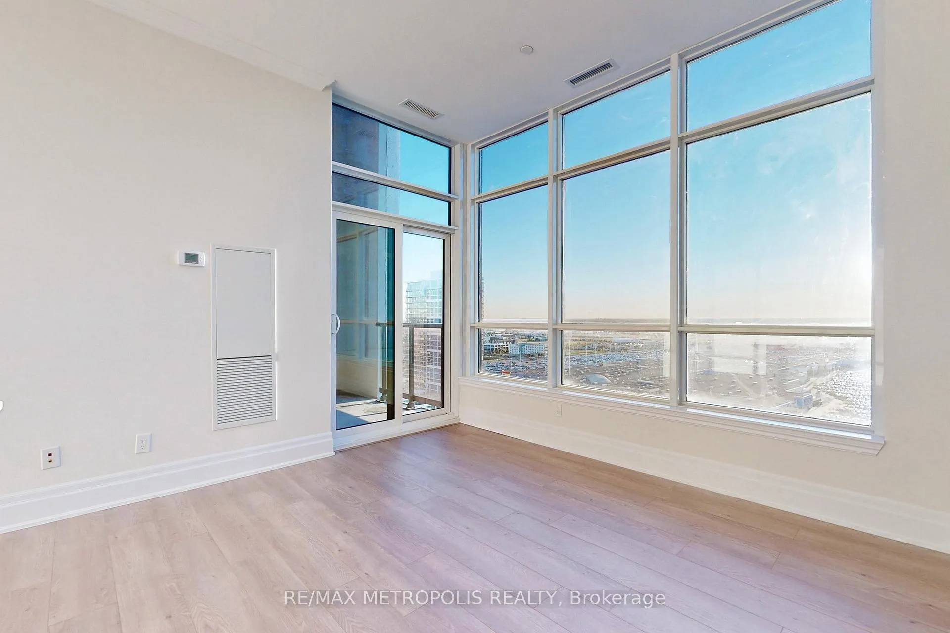 Photo 13 of Unit PH08, 9075 Jane Street, Vaughan, Concord — HOMEH