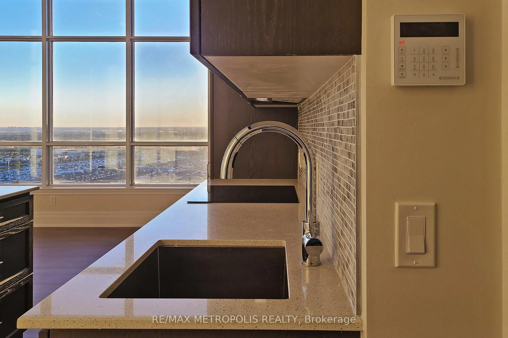 Photo 17 of Unit PH08, 9075 Jane Street, Vaughan, Concord — HOMEH