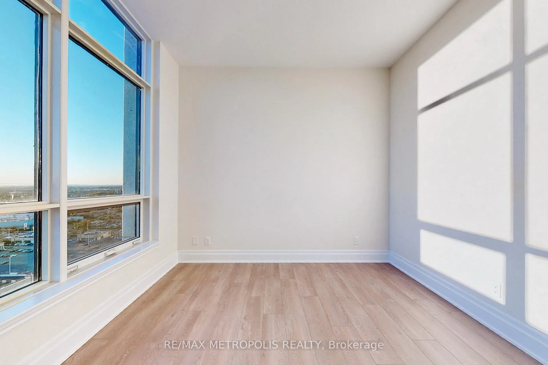 Photo 22 of Unit PH08, 9075 Jane Street, Vaughan, Concord — HOMEH