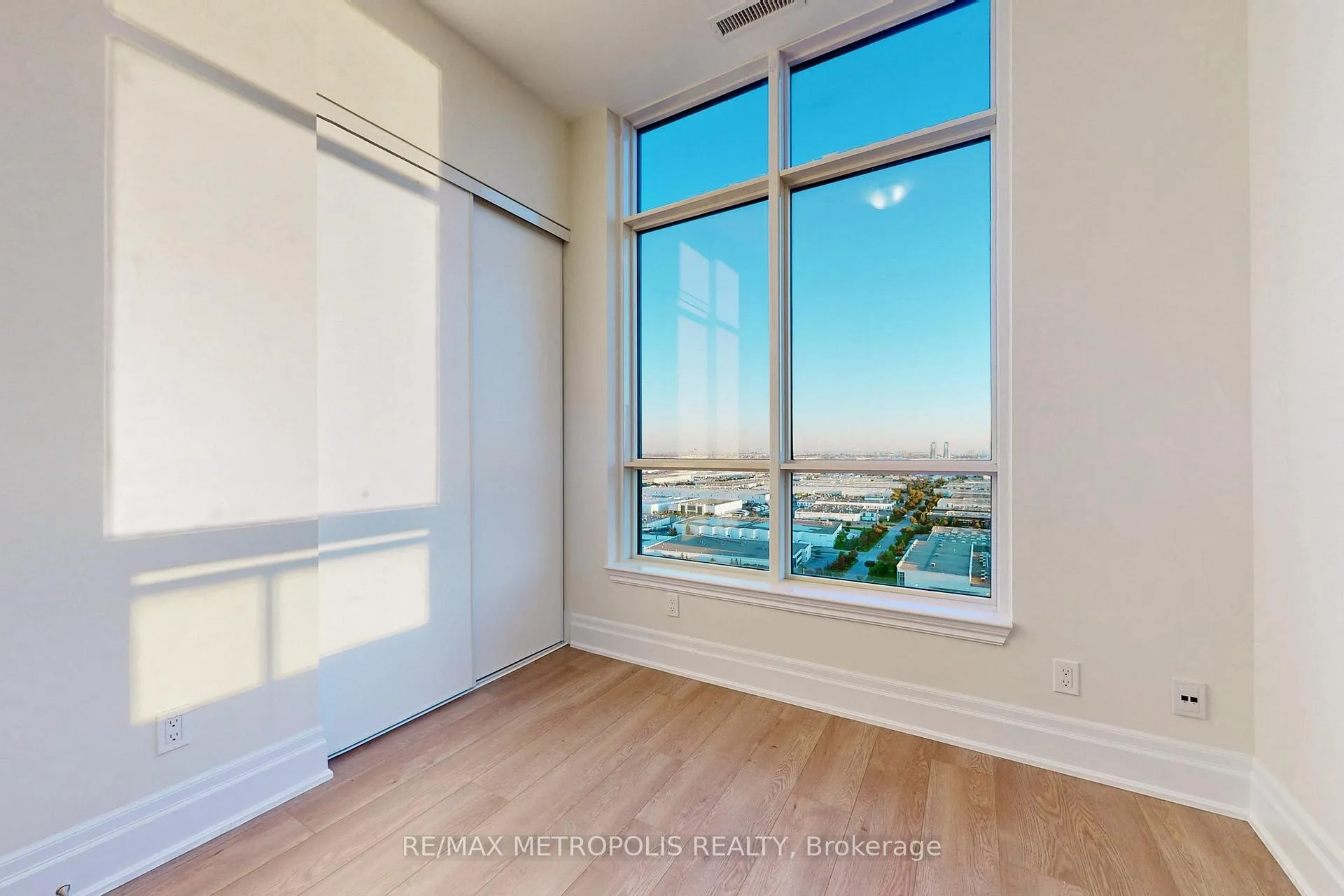 Photo 33 of Unit PH08, 9075 Jane Street, Vaughan, Concord — HOMEH