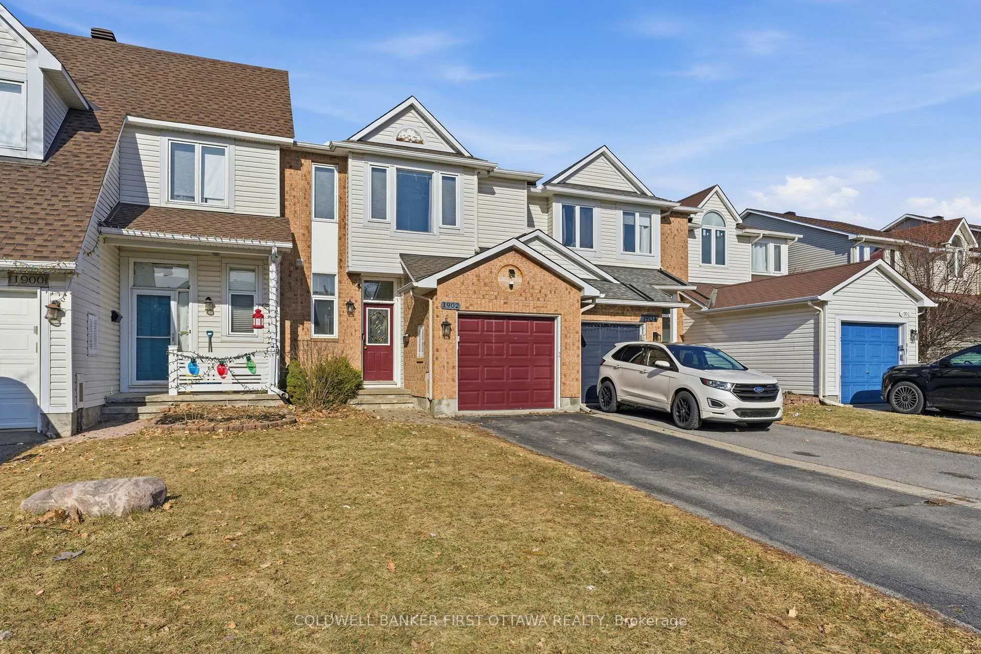 Photo 2 of 1902 Hennessy Crescent, Ottawa, Fallingbrook/Gardenway South — HOMEH