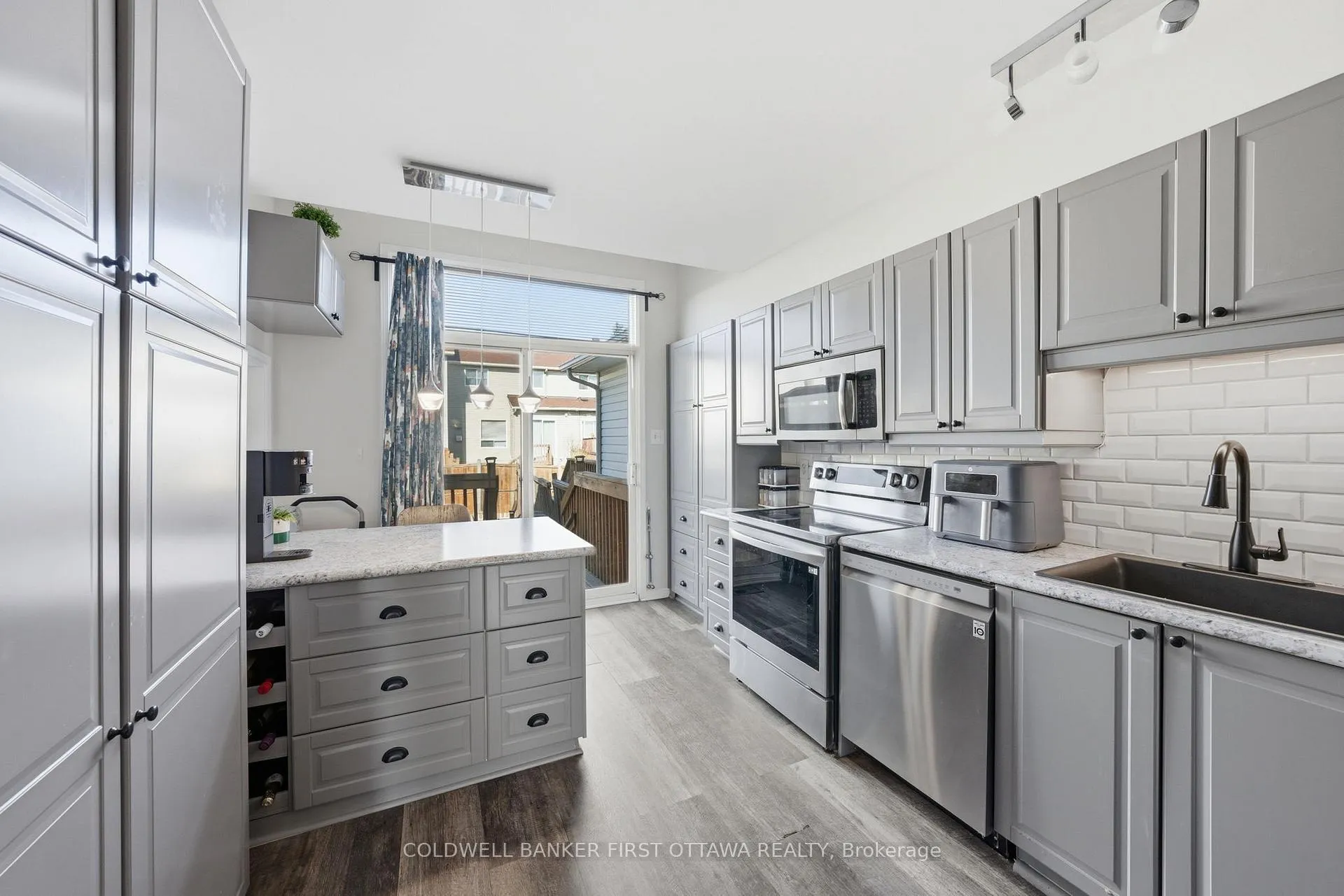 Photo 10 of 1902 Hennessy Crescent, Ottawa, Fallingbrook/Gardenway South — HOMEH