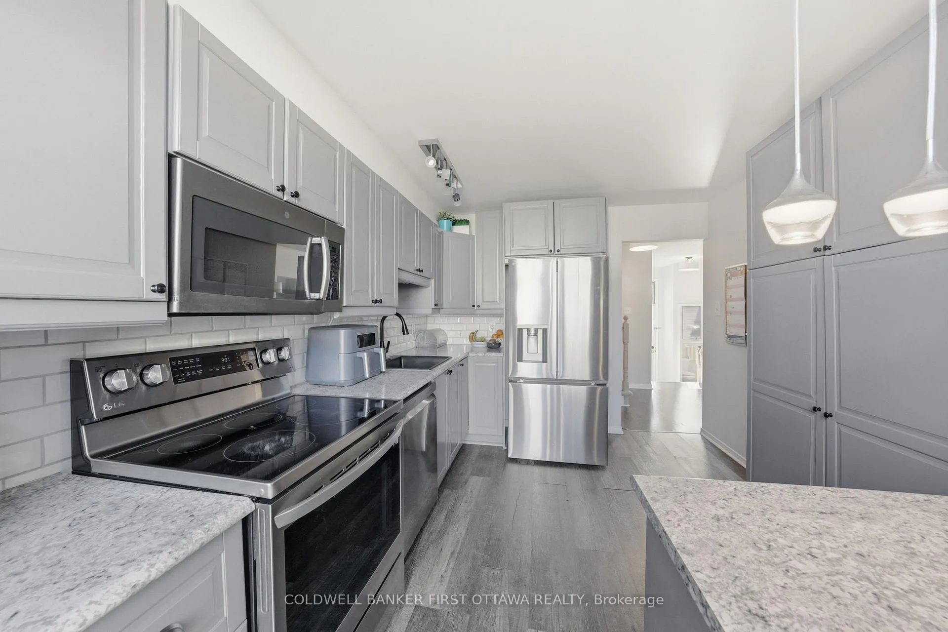 Photo 12 of 1902 Hennessy Crescent, Ottawa, Fallingbrook/Gardenway South — HOMEH