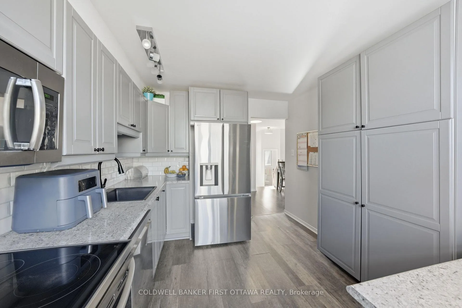 Photo 13 of 1902 Hennessy Crescent, Ottawa, Fallingbrook/Gardenway South — HOMEH