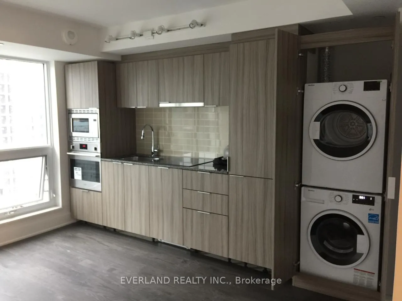 Front of Unit 1804, 955 Bay Street