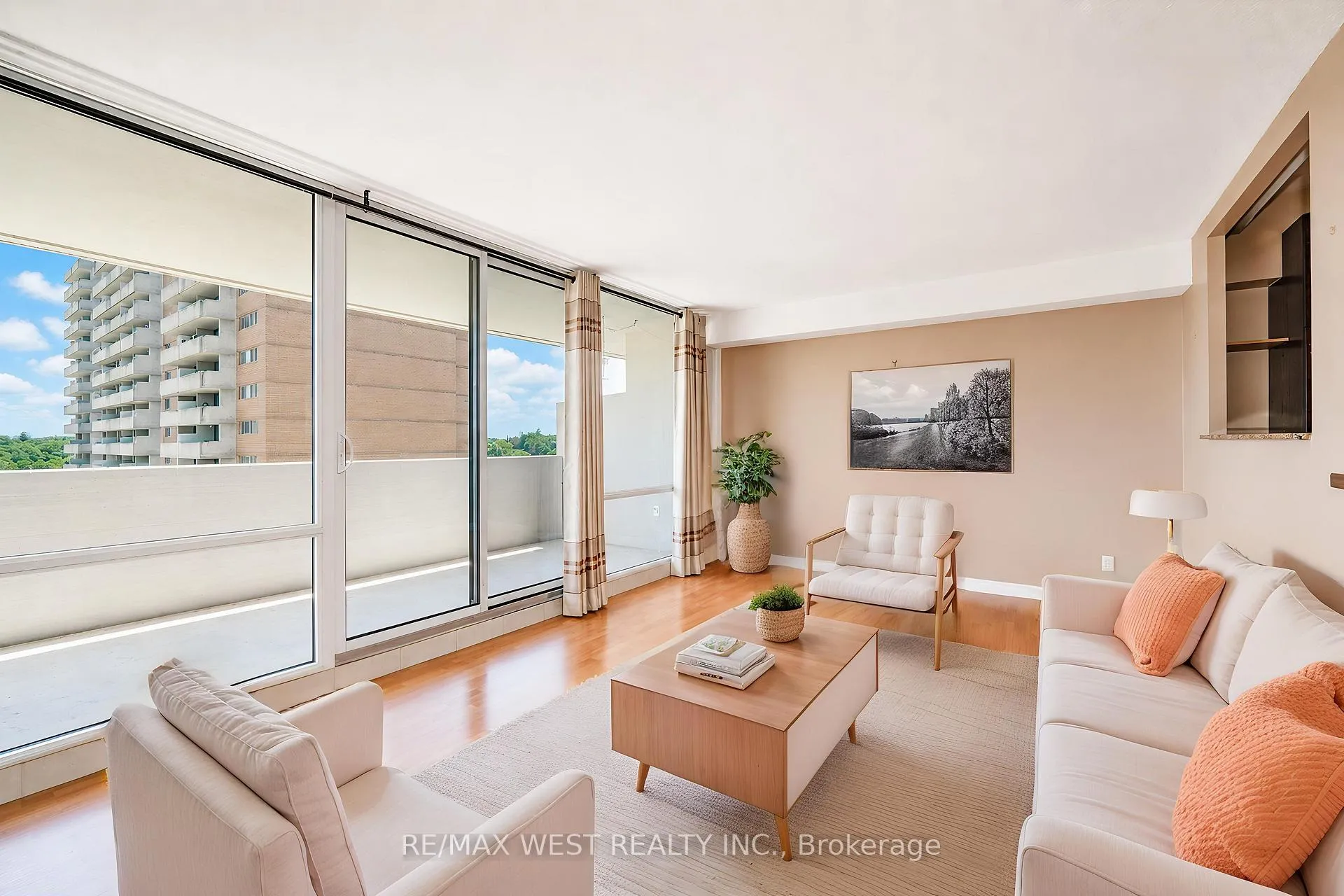Photo 5 of Unit 1209, 260 Scarlett Road, Toronto, Rockcliffe-Smythe — HOMEH