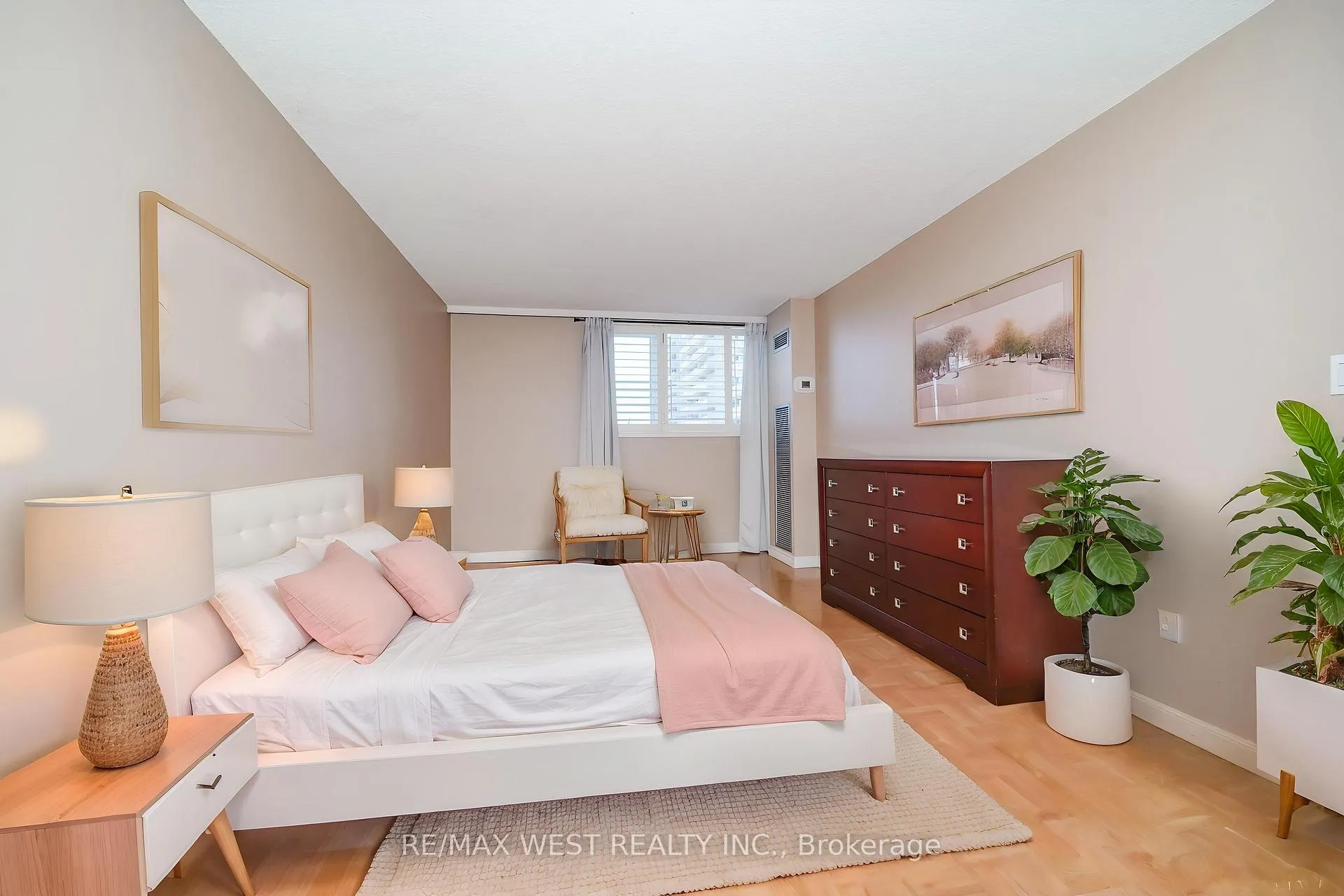 Photo 6 of Unit 1209, 260 Scarlett Road, Toronto, Rockcliffe-Smythe — HOMEH