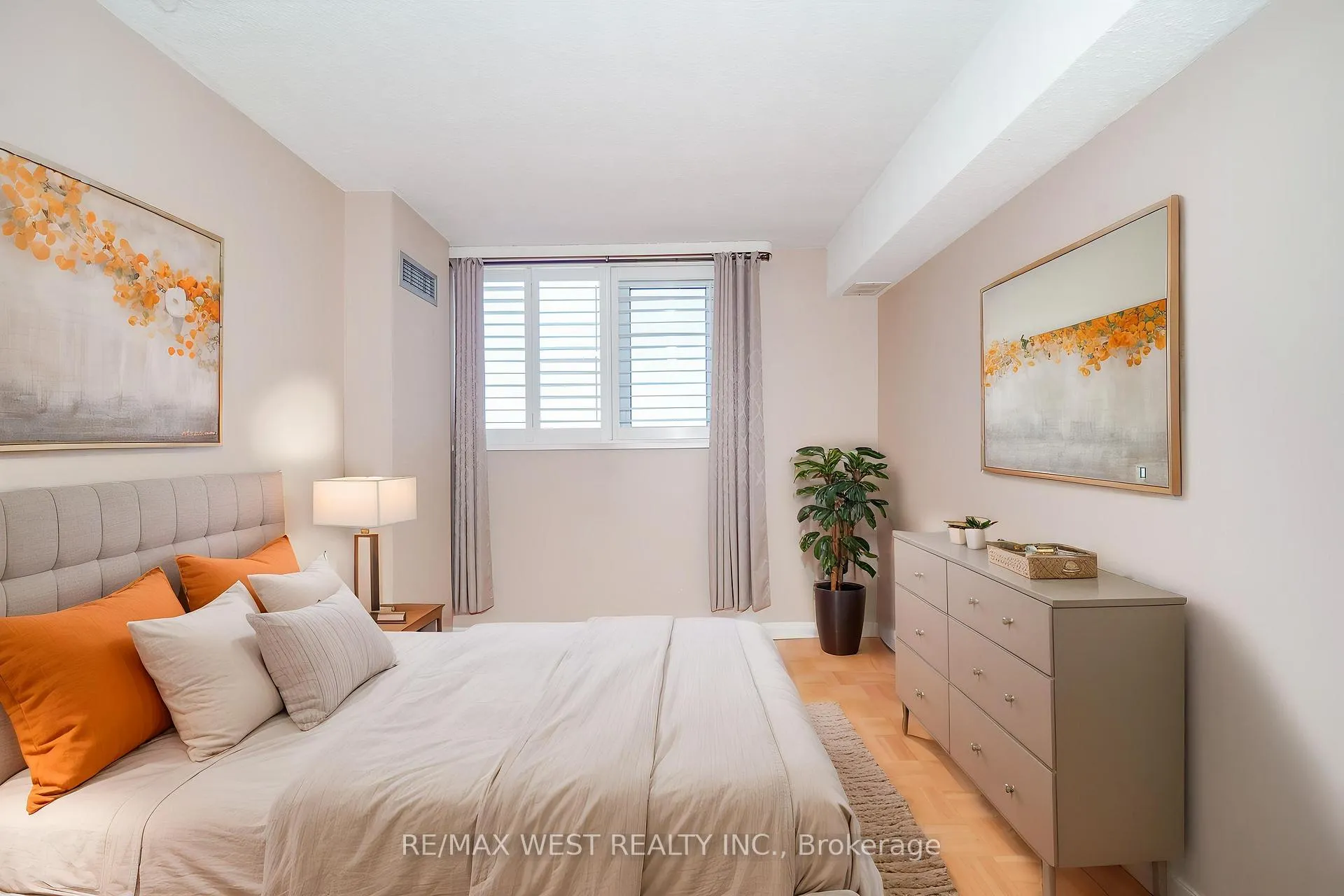 Photo 7 of Unit 1209, 260 Scarlett Road, Toronto, Rockcliffe-Smythe — HOMEH