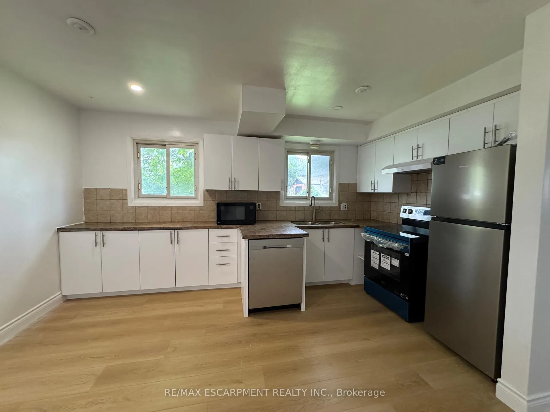 Photo 4 of 928 Upper Gage Avenue, Hamilton, Berrisfield — HOMEH
