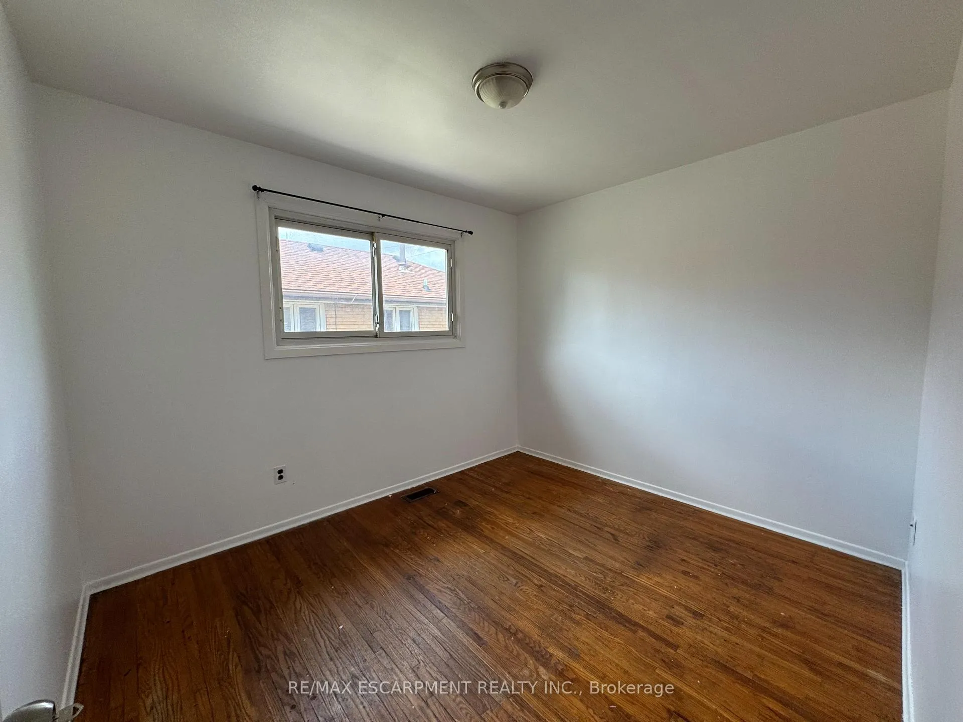 Photo 5 of 928 Upper Gage Avenue, Hamilton, Berrisfield — HOMEH