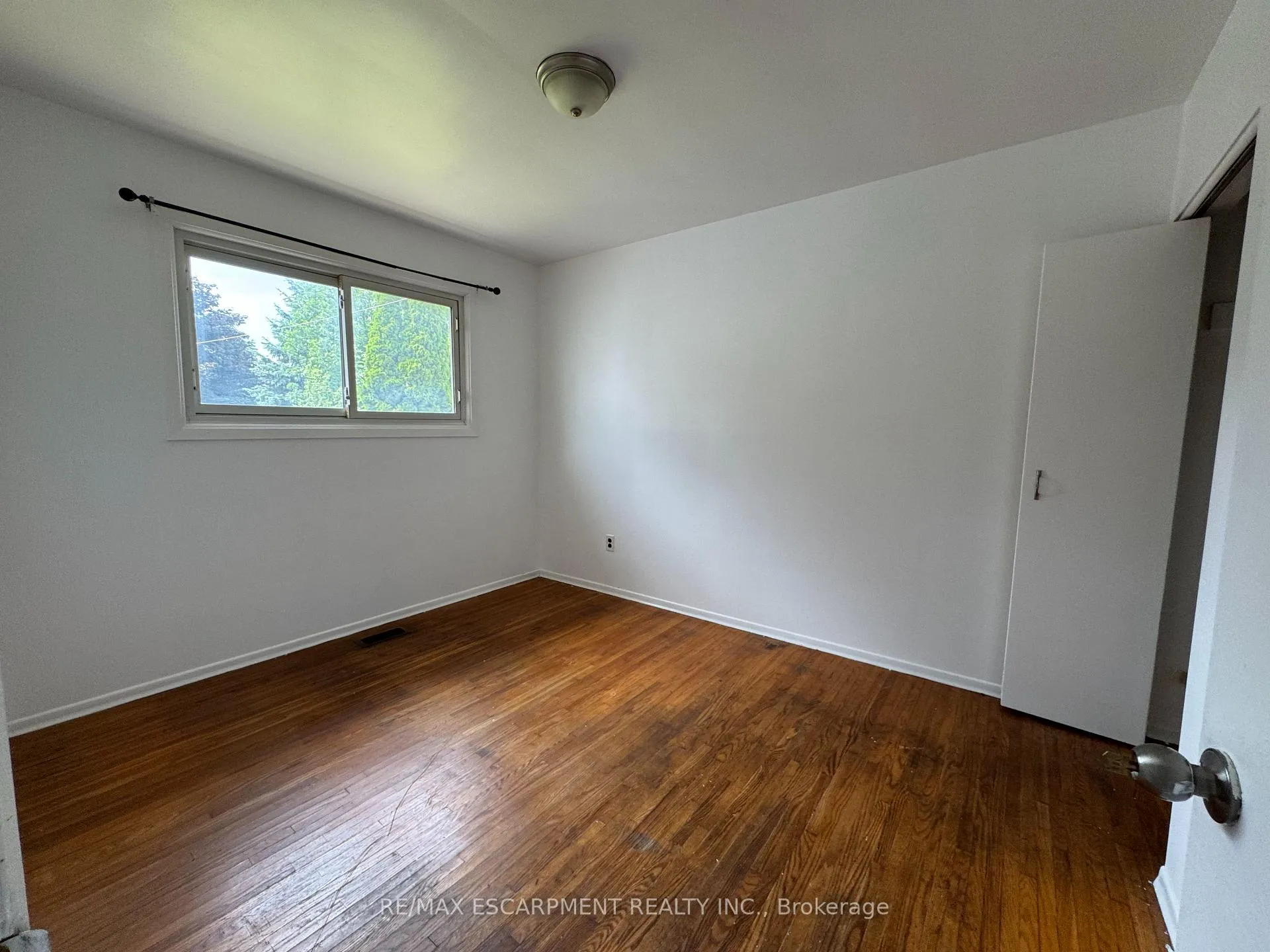 Photo 7 of 928 Upper Gage Avenue, Hamilton, Berrisfield — HOMEH
