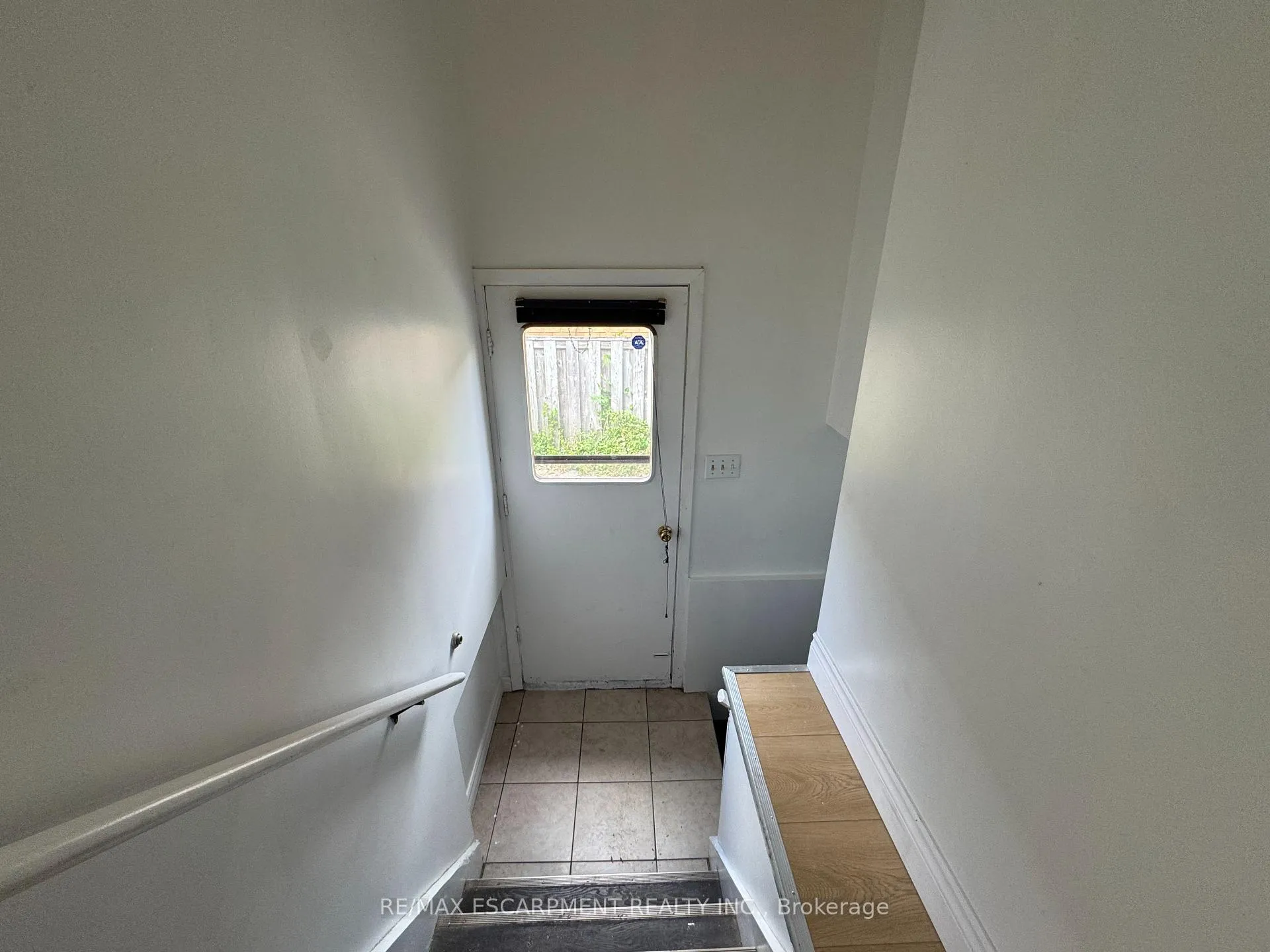 Photo 9 of 928 Upper Gage Avenue, Hamilton, Berrisfield — HOMEH