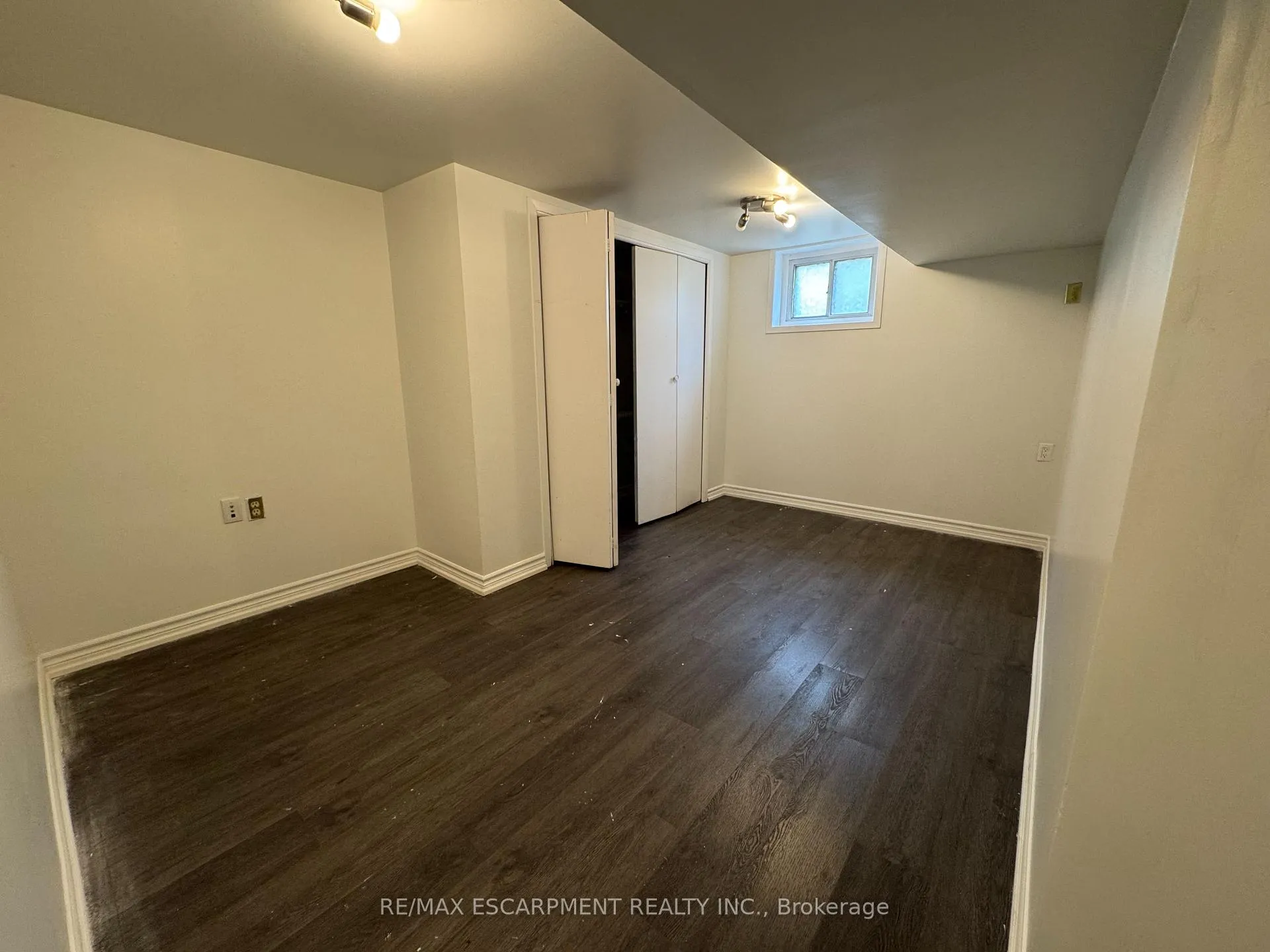 Photo 10 of 928 Upper Gage Avenue, Hamilton, Berrisfield — HOMEH
