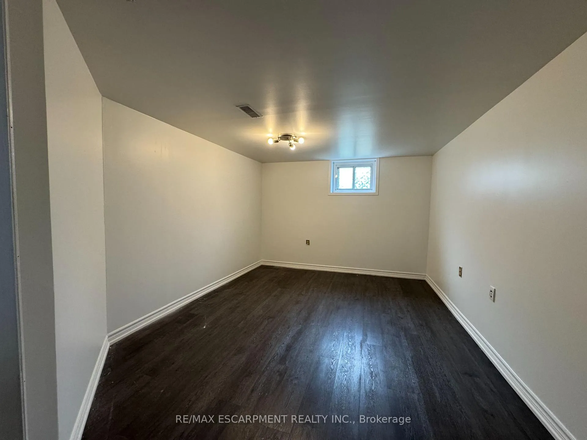 Photo 11 of 928 Upper Gage Avenue, Hamilton, Berrisfield — HOMEH