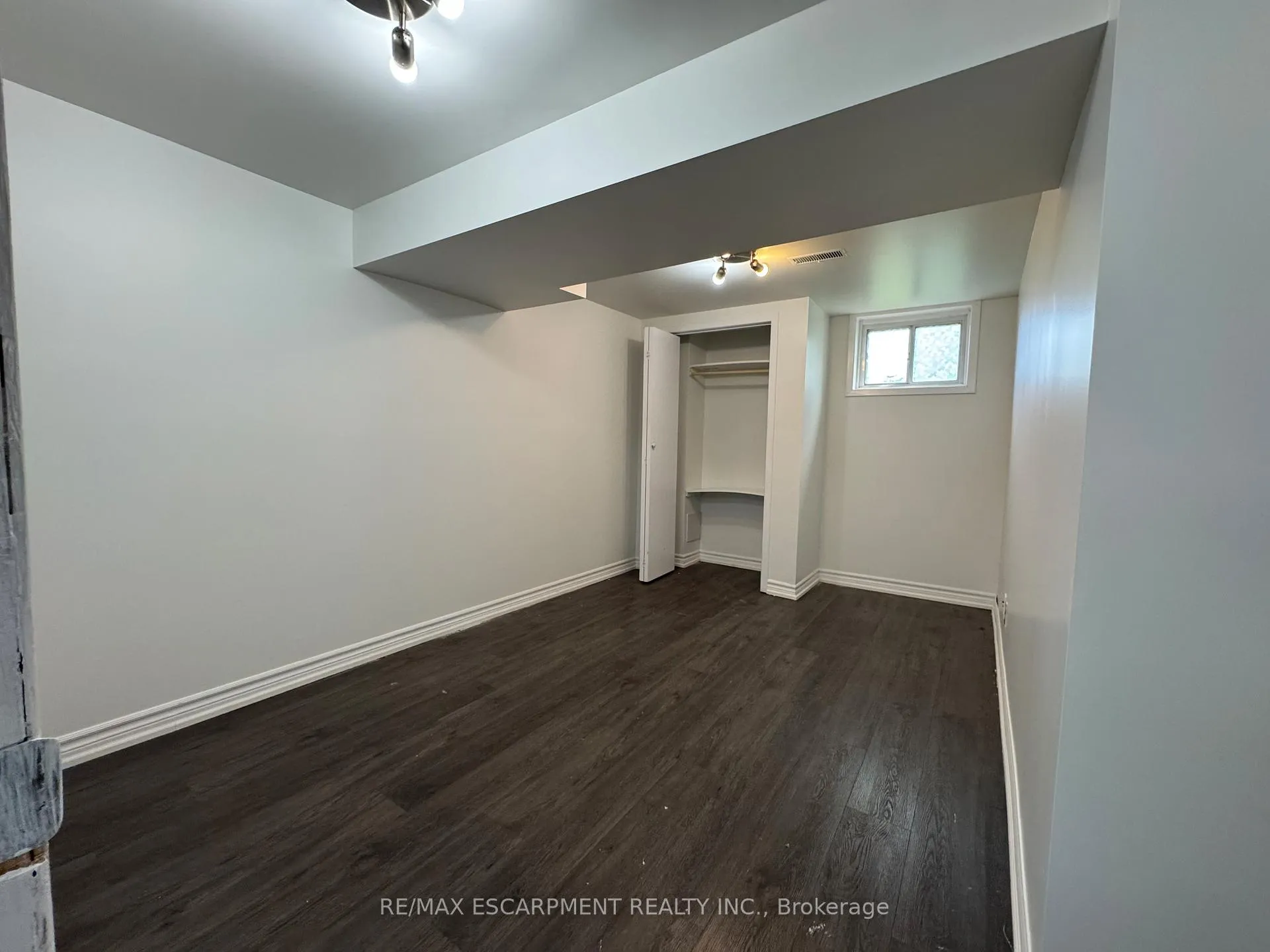 Photo 12 of 928 Upper Gage Avenue, Hamilton, Berrisfield — HOMEH