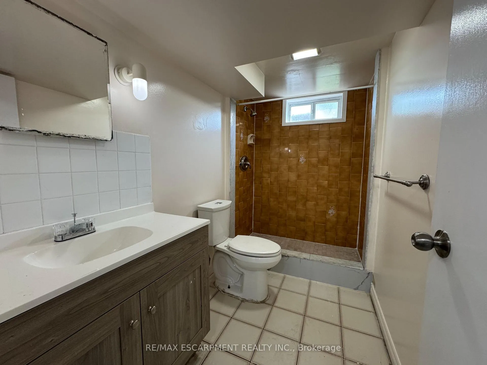 Photo 13 of 928 Upper Gage Avenue, Hamilton, Berrisfield — HOMEH
