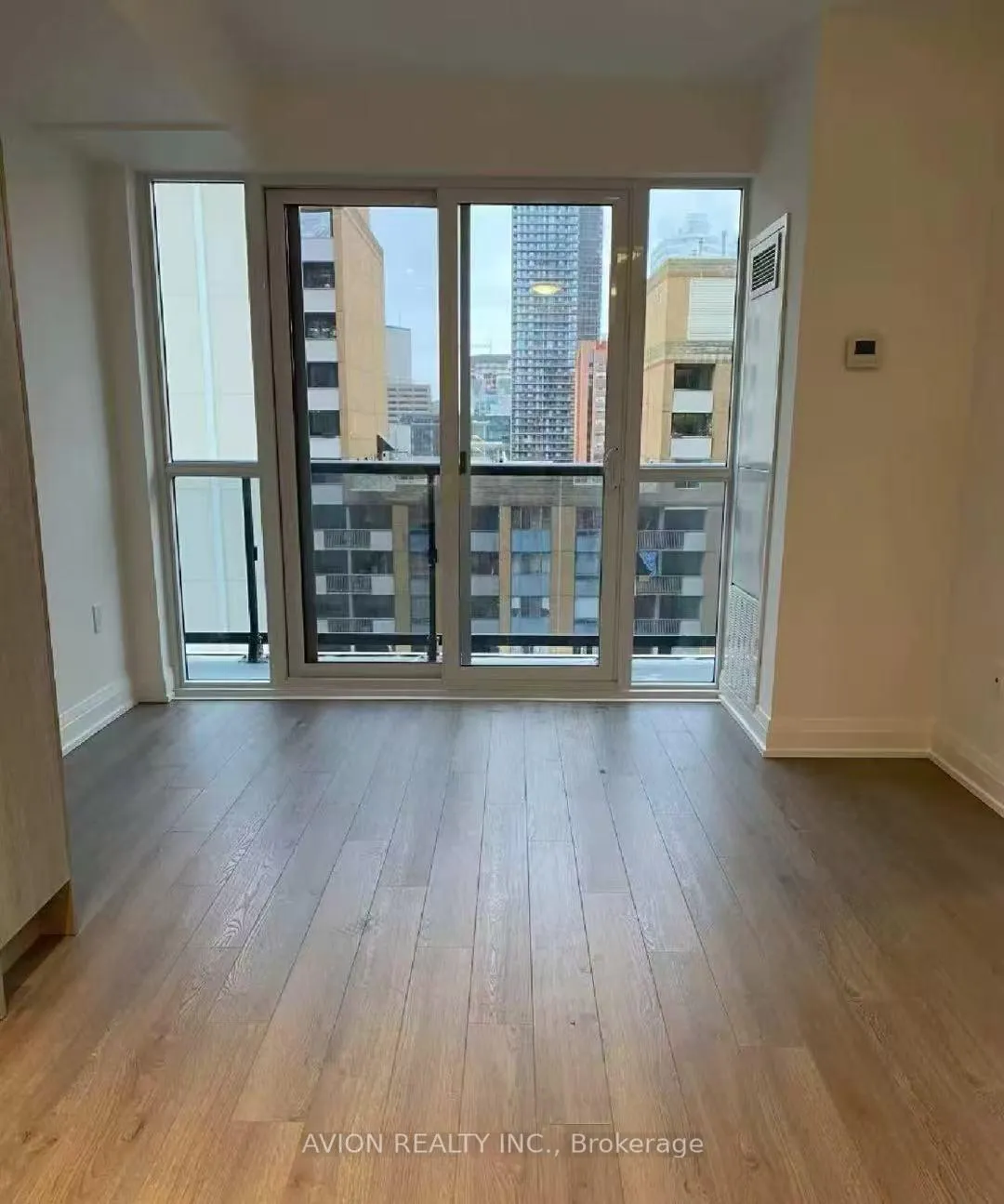 Photo 4 of Unit 1107, 77 Mutual Street, Toronto, Church-Yonge Corridor — HOMEH