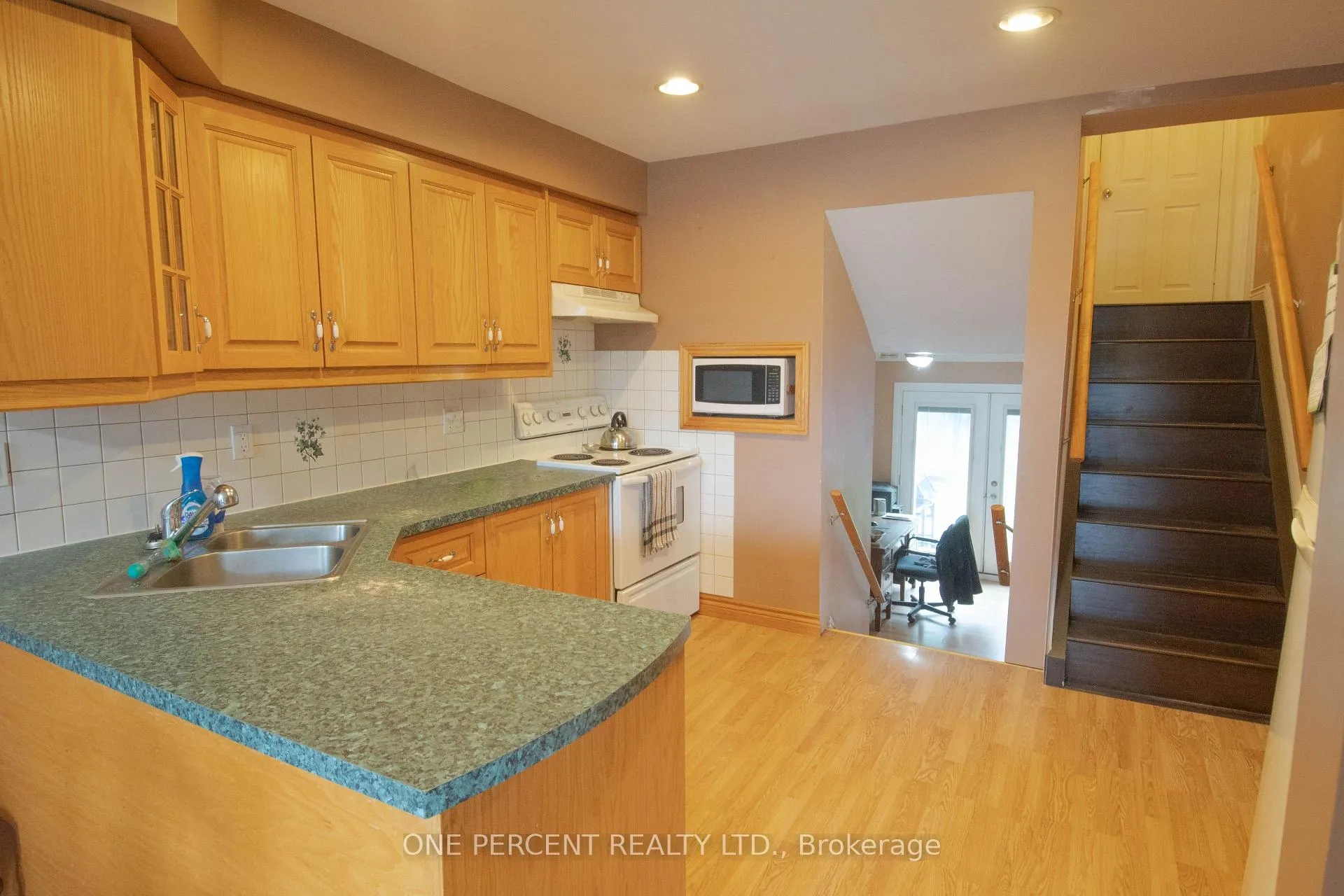Photo 2 of 477 Upper Gage Avenue, Hamilton, Sunninghill — HOMEH
