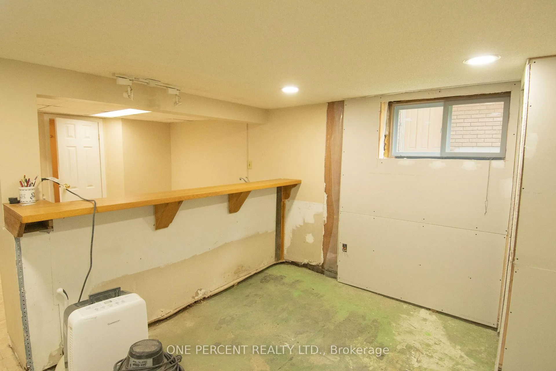 Photo 17 of 477 Upper Gage Avenue, Hamilton, Sunninghill — HOMEH