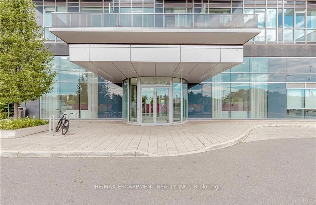 Front of Unit 611, 2093 Fairview Street