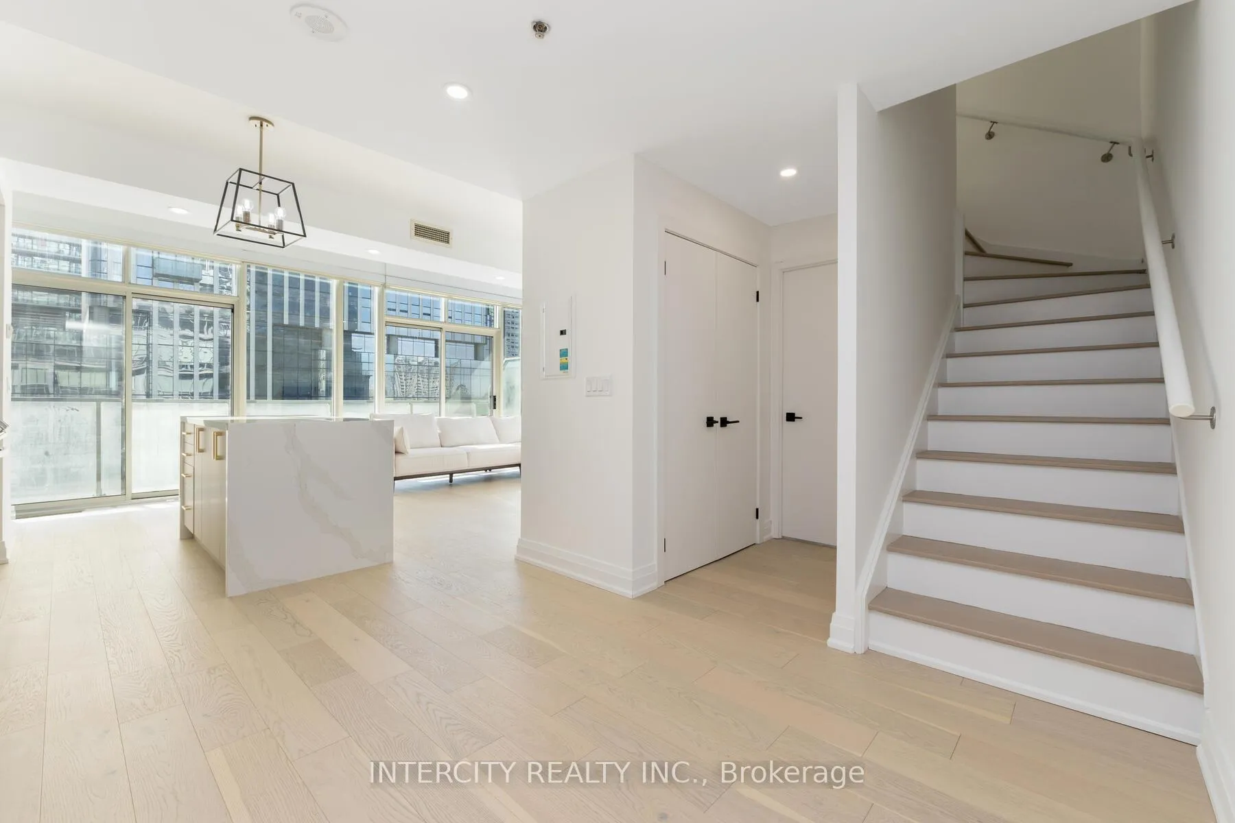 Photo 3 of Unit Lph32, 21 Nelson Street, Toronto, Waterfront Communities — HOMEH