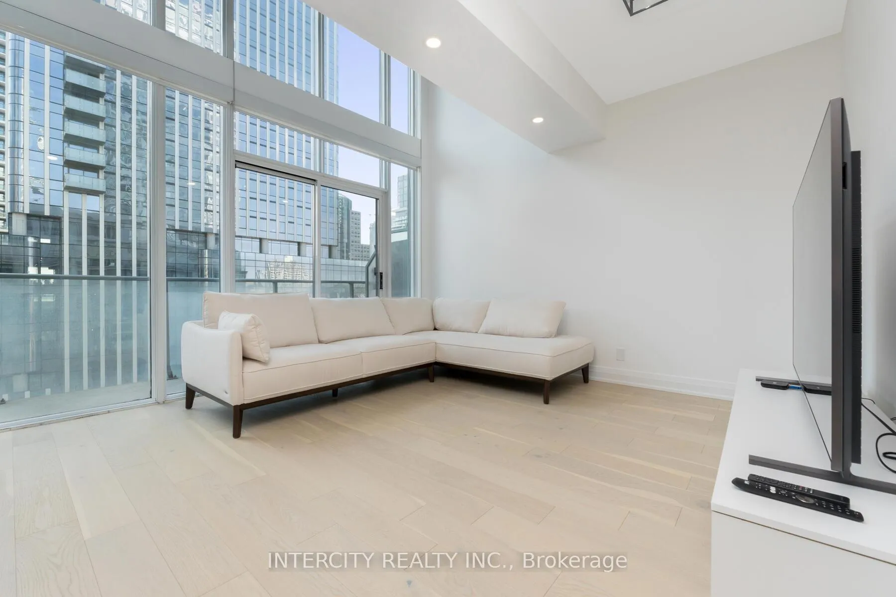 Photo 14 of Unit Lph32, 21 Nelson Street, Toronto, Waterfront Communities — HOMEH