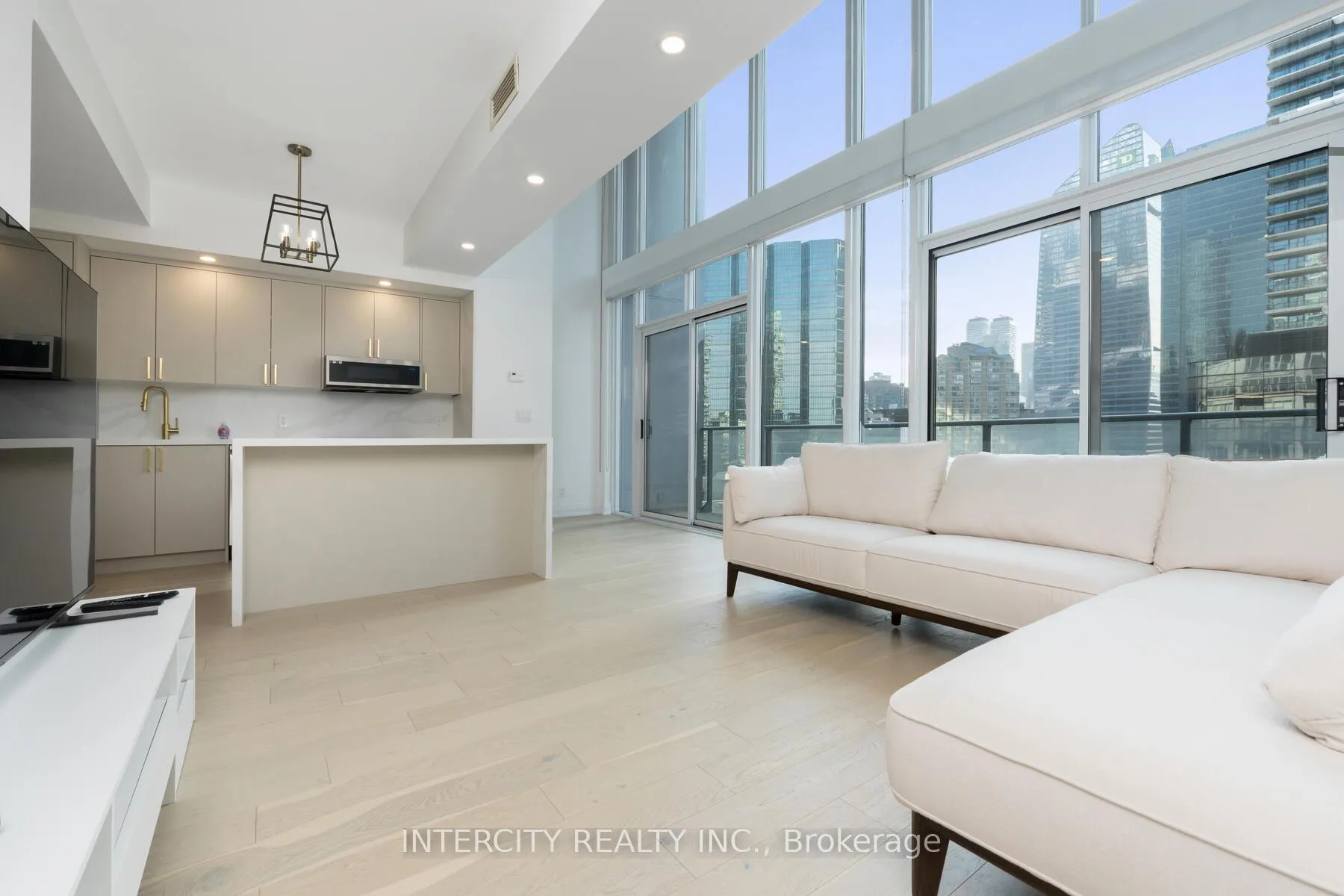 Photo 15 of Unit Lph32, 21 Nelson Street, Toronto, Waterfront Communities — HOMEH