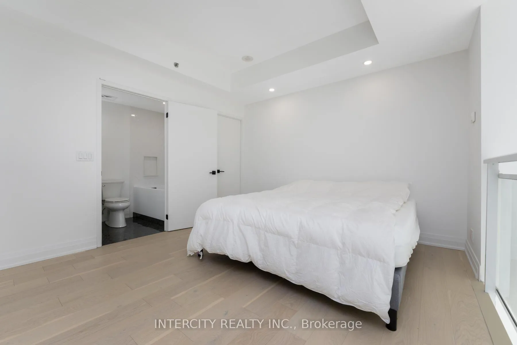 Photo 21 of Unit Lph32, 21 Nelson Street, Toronto, Waterfront Communities — HOMEH