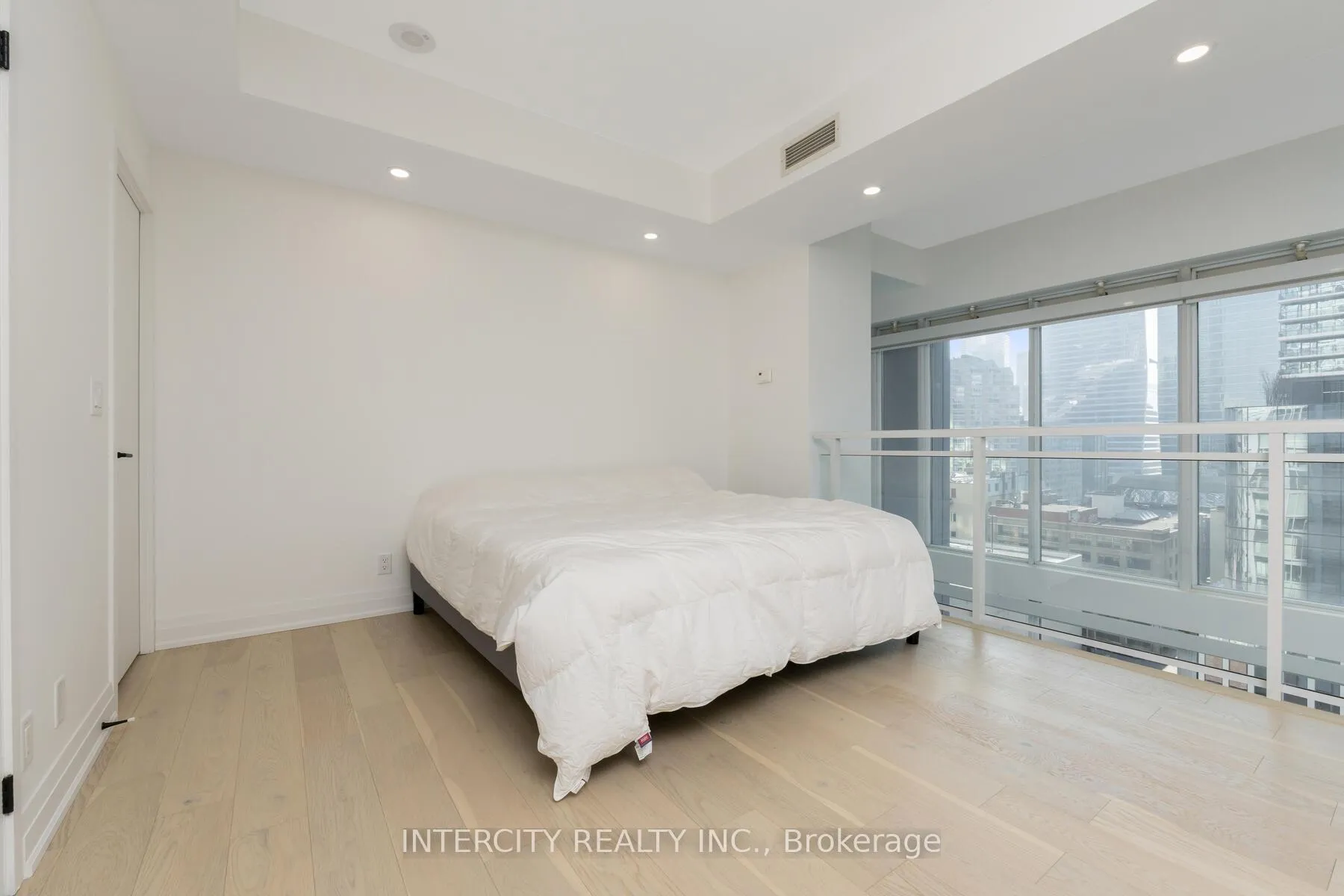 Photo 22 of Unit Lph32, 21 Nelson Street, Toronto, Waterfront Communities — HOMEH