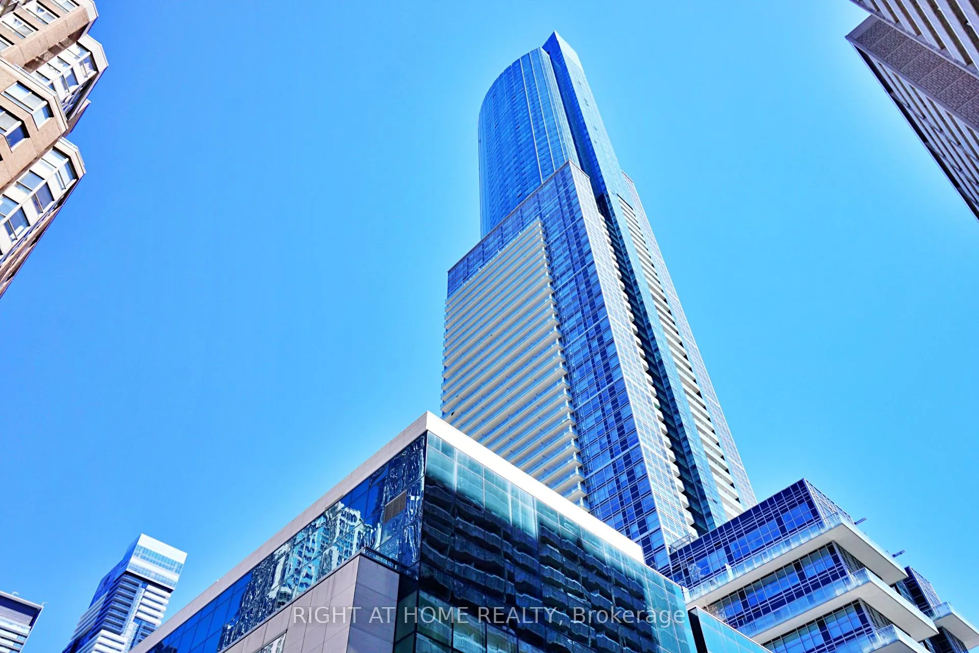 Photo 3 of Unit 4207, 386 Yonge Street, Toronto, Bay Street Corridor — HOMEH