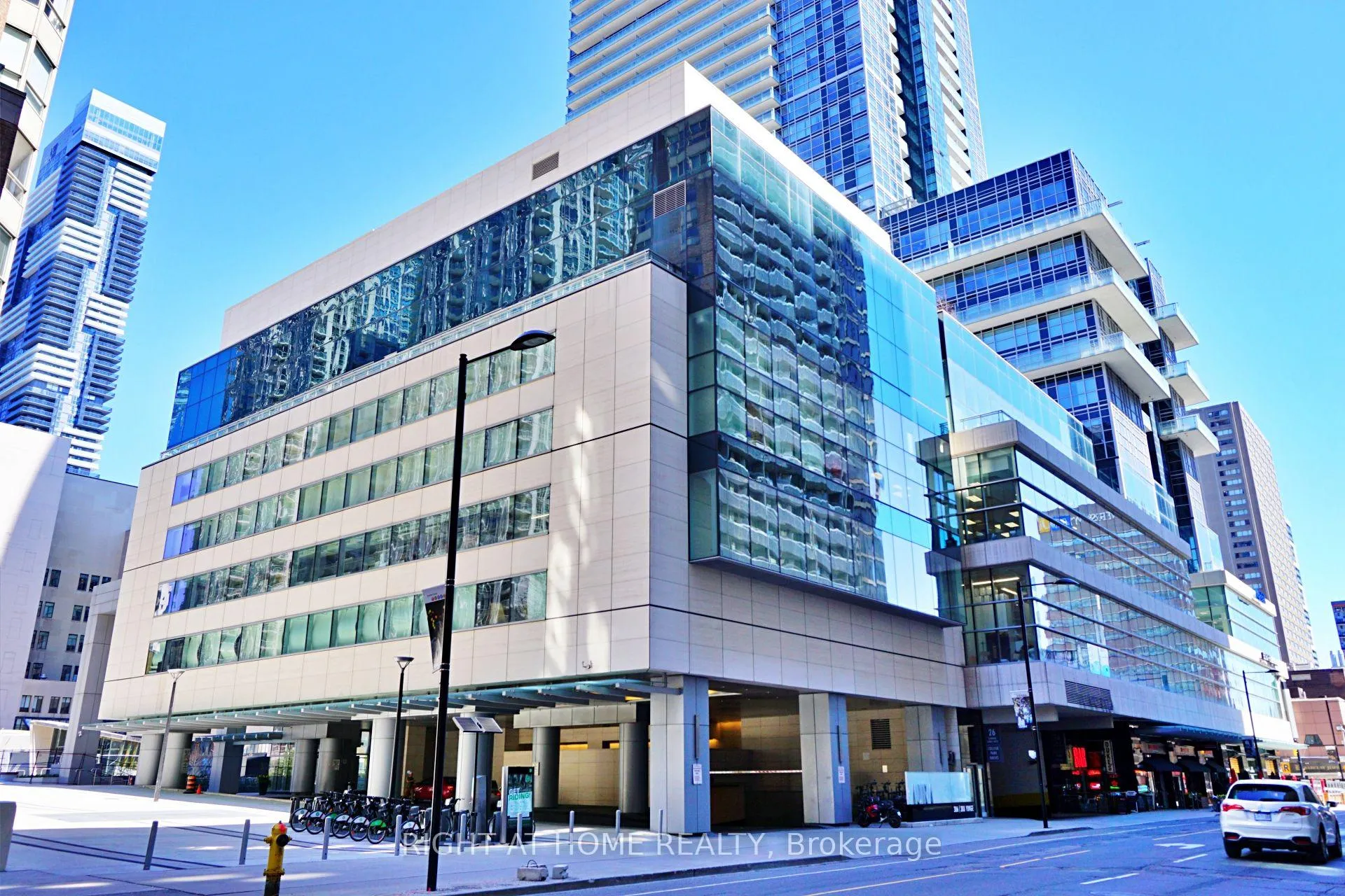 Photo 5 of Unit 4207, 386 Yonge Street, Toronto, Bay Street Corridor — HOMEH
