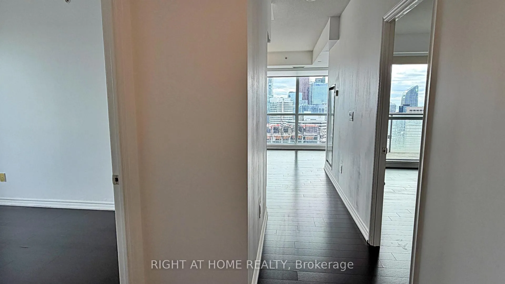 Photo 10 of Unit 4207, 386 Yonge Street, Toronto, Bay Street Corridor — HOMEH
