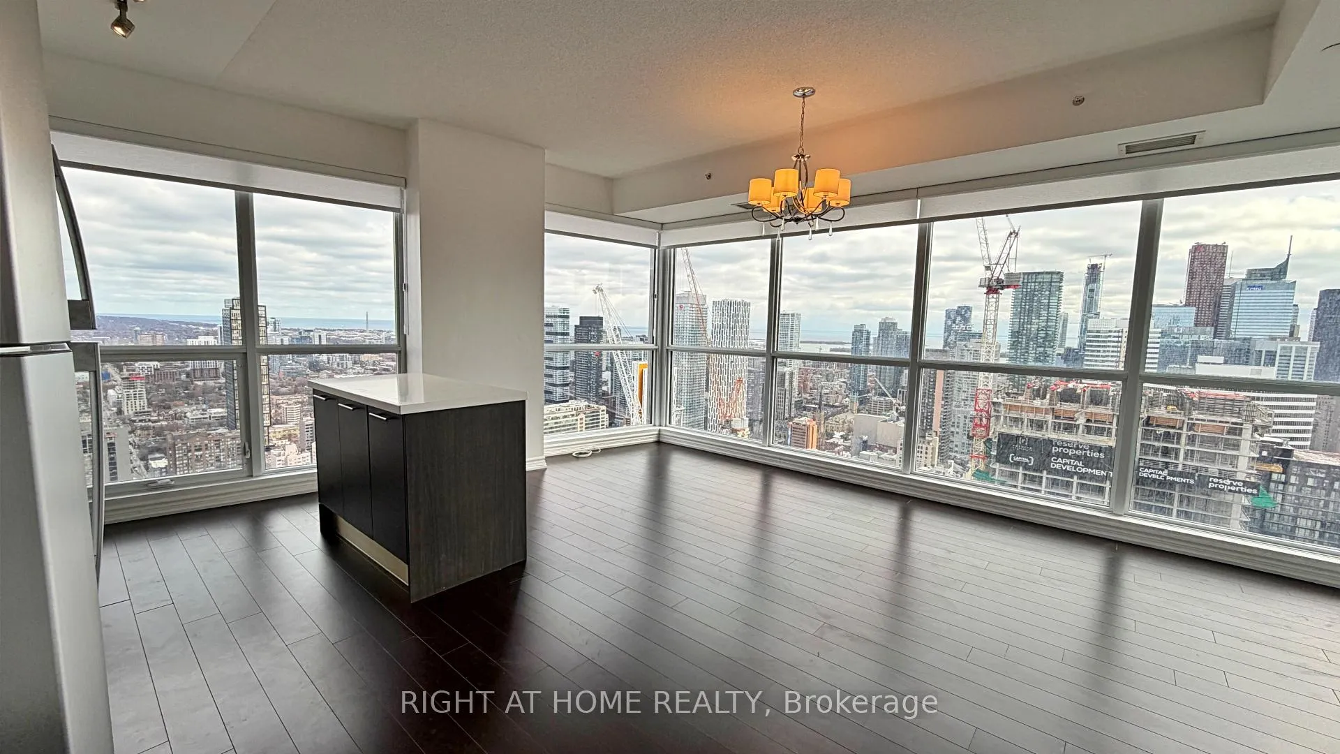 Photo 11 of Unit 4207, 386 Yonge Street, Toronto, Bay Street Corridor — HOMEH